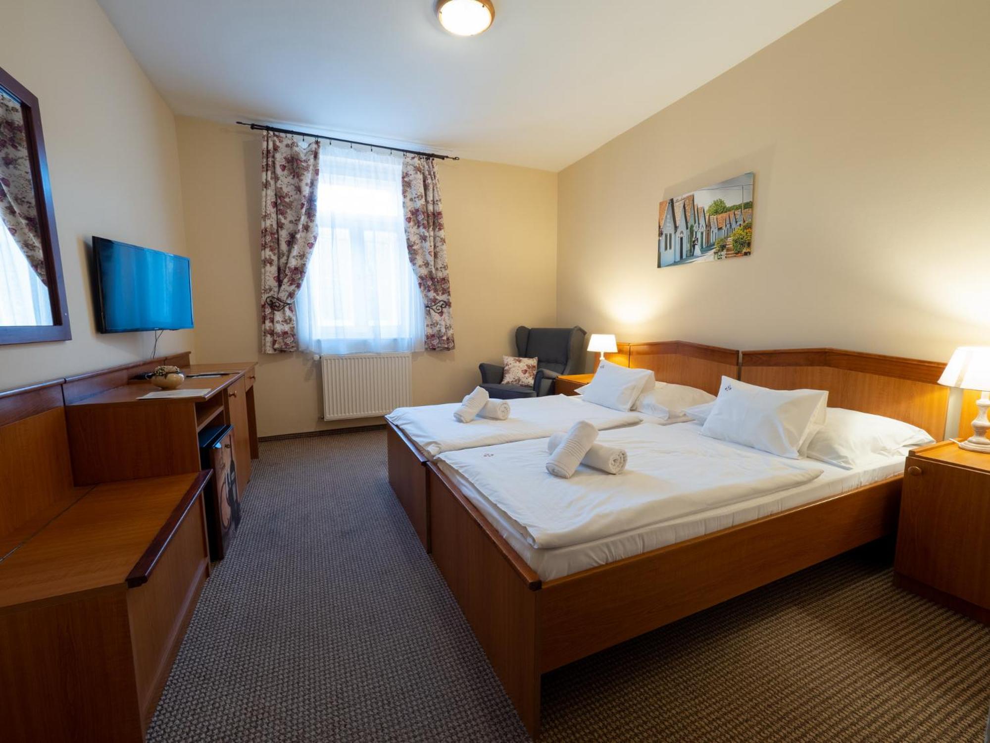 Standard Double Room photo 3