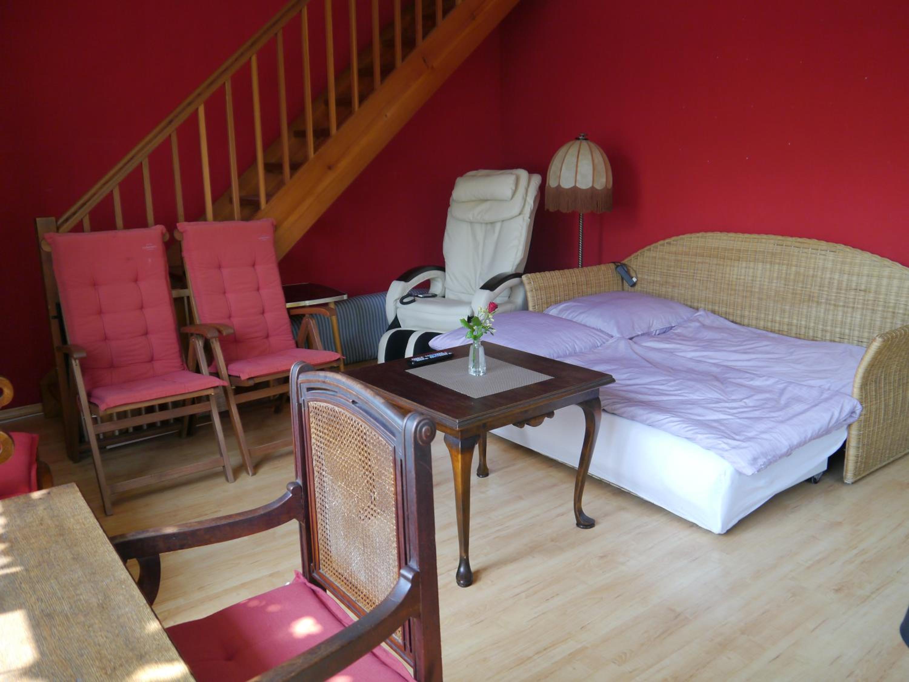One-Bedroom Apartment with Terrace - Photo 8