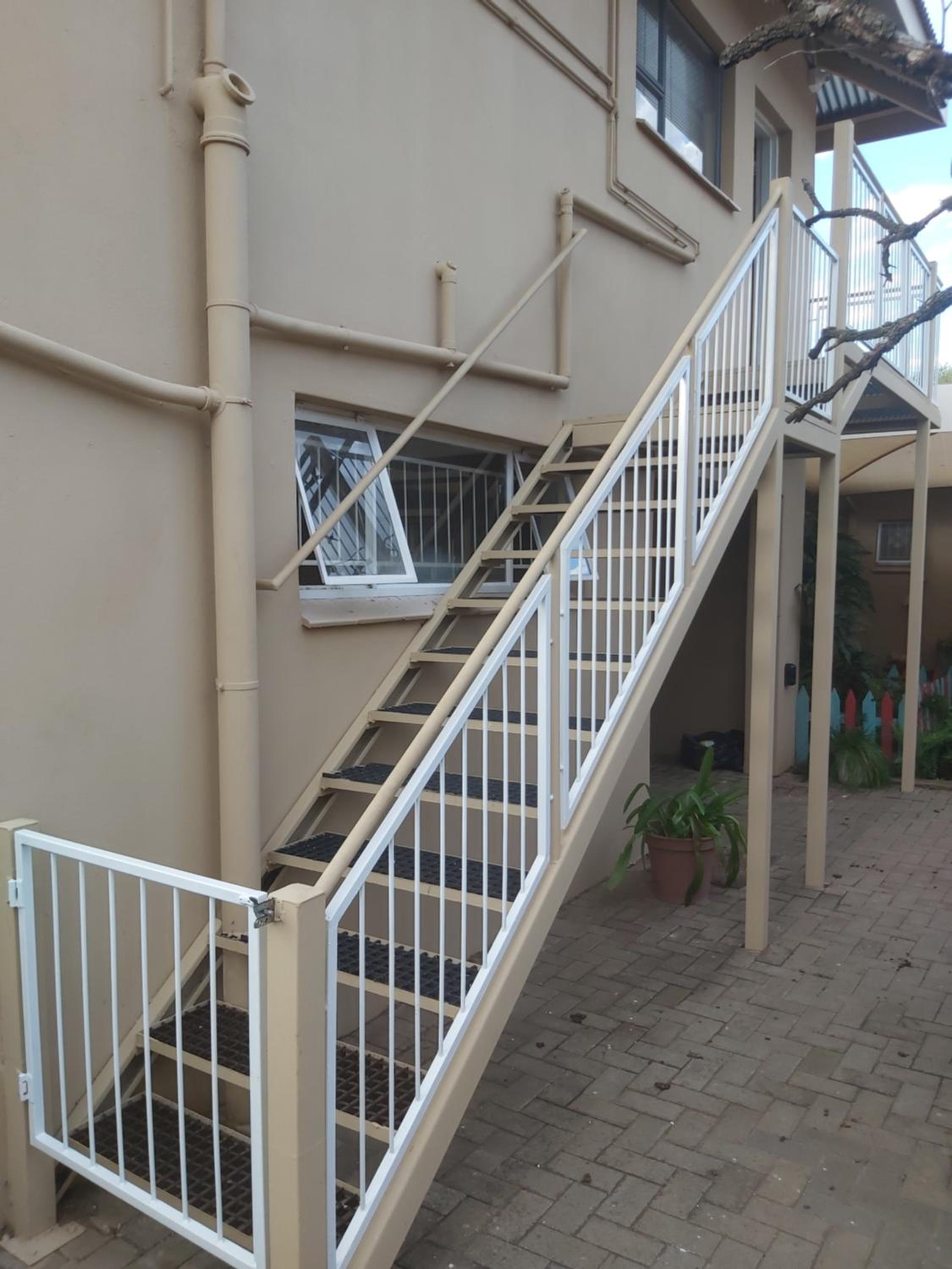 Apartment with Balcony - Photo 10