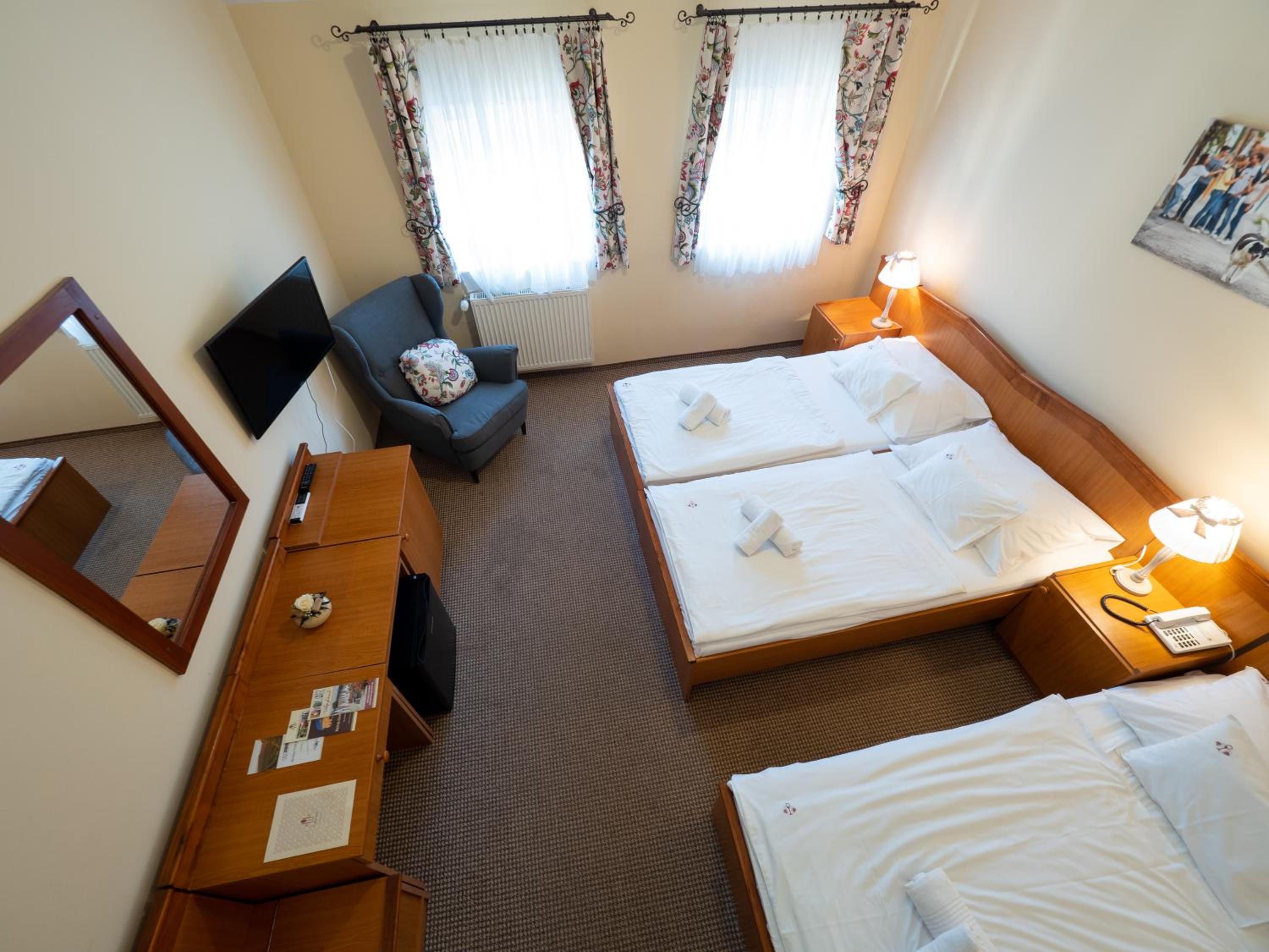 Standard Triple Room photo 2