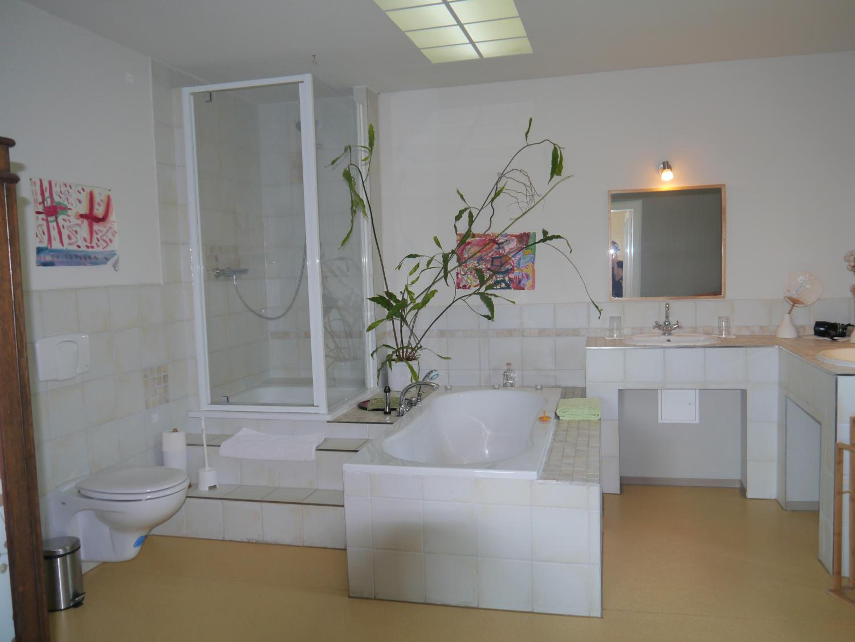 One-Bedroom Apartment with Terrace - Photo 28