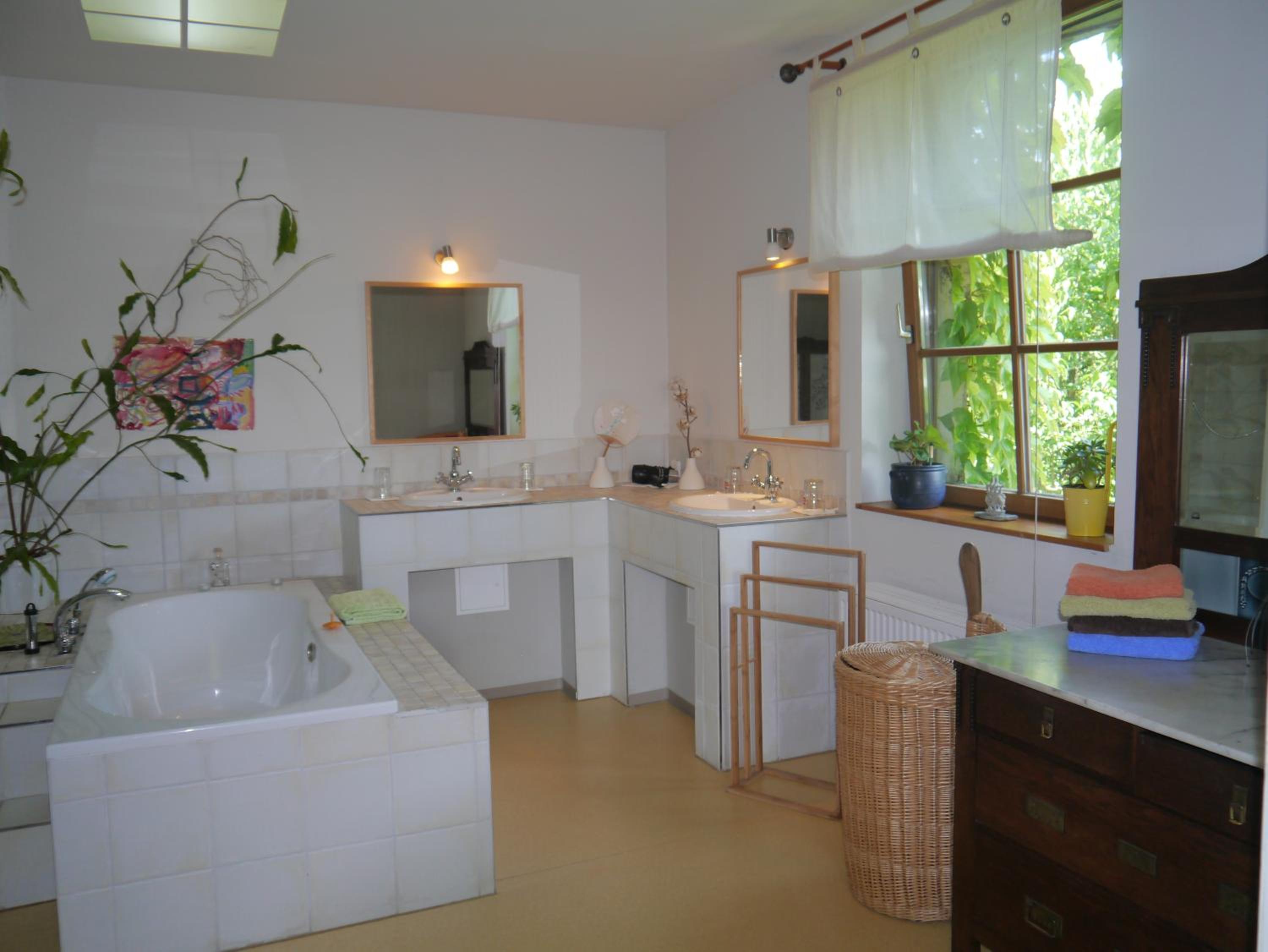 One-Bedroom Apartment with Terrace - Photo 15