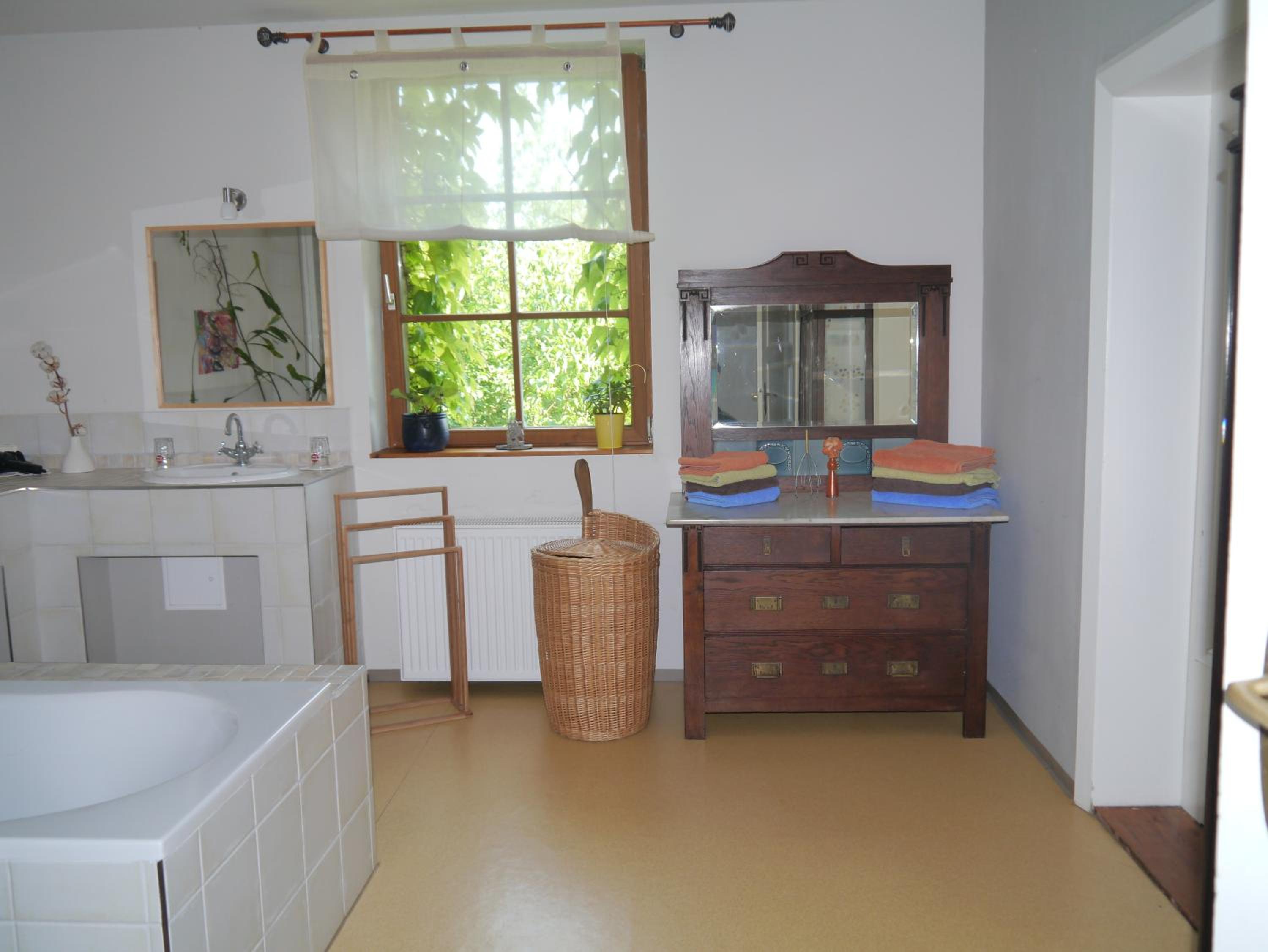 One-Bedroom Apartment with Terrace - Photo 22