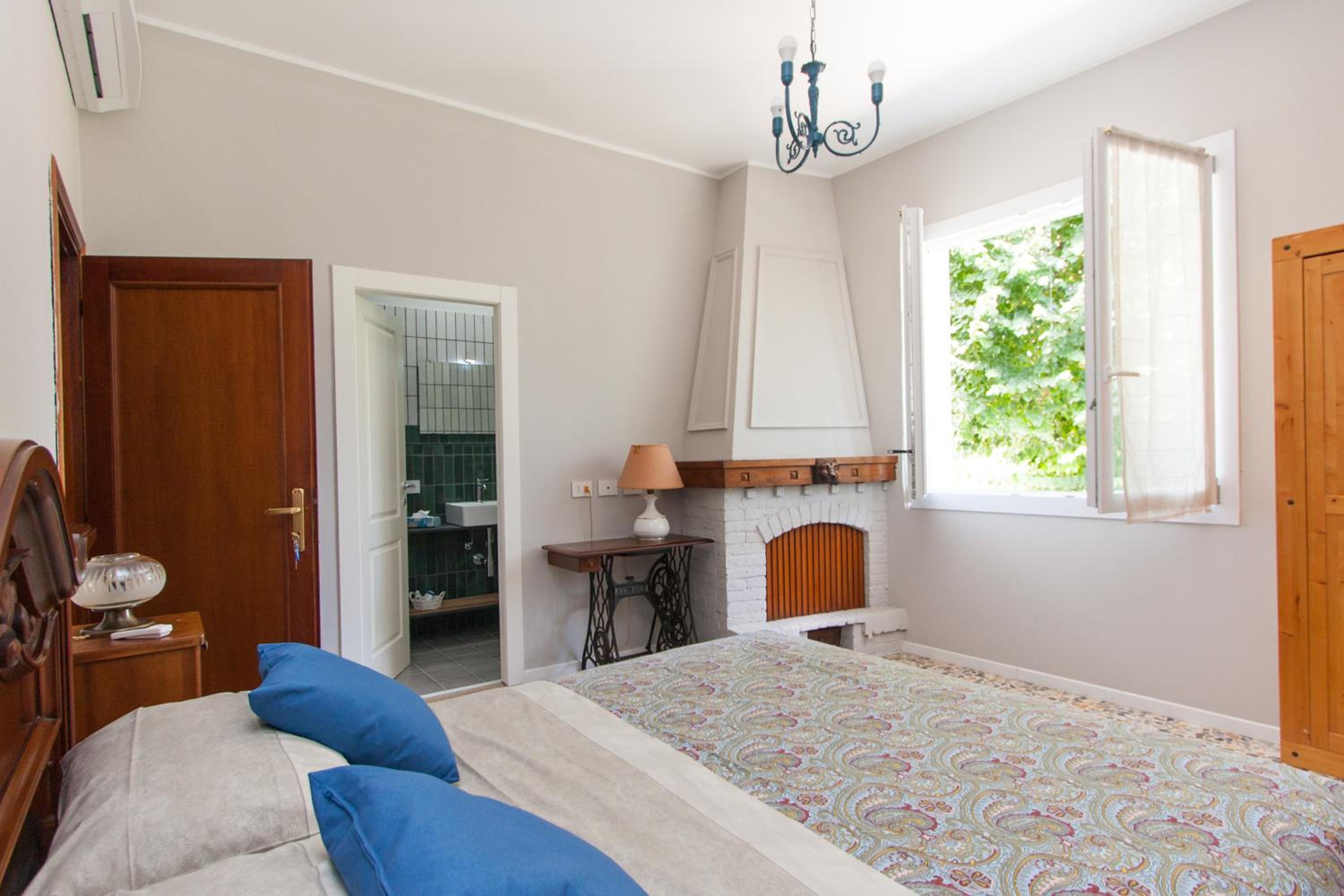 Large Double Room photo 2
