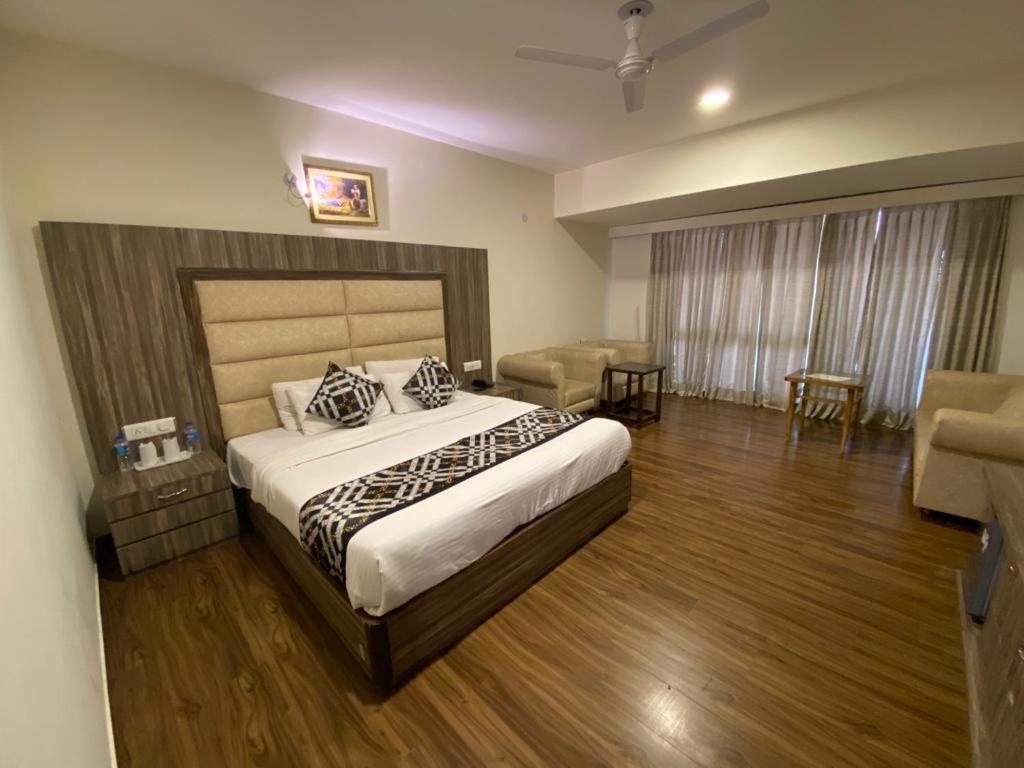 Luxe Room - Photo 2