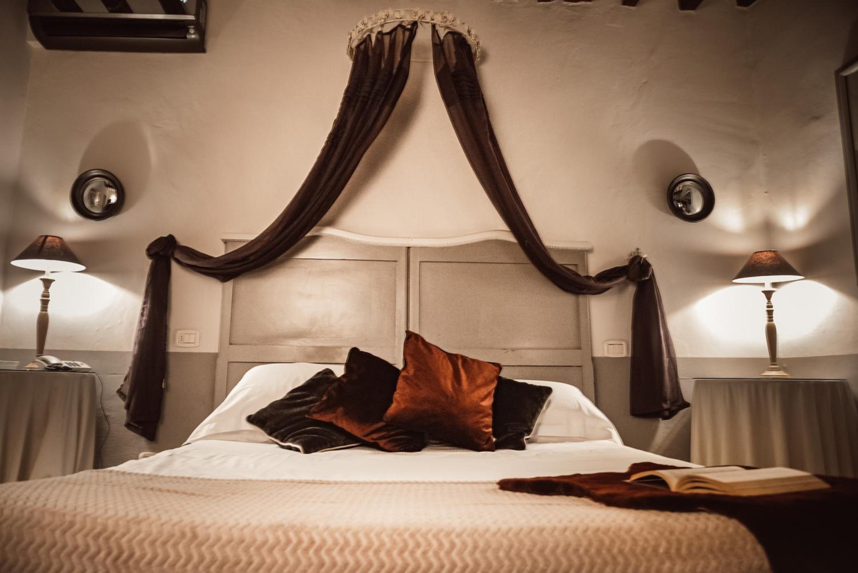 Junior Suite (2 Adults) with Spa Access - Photo 5