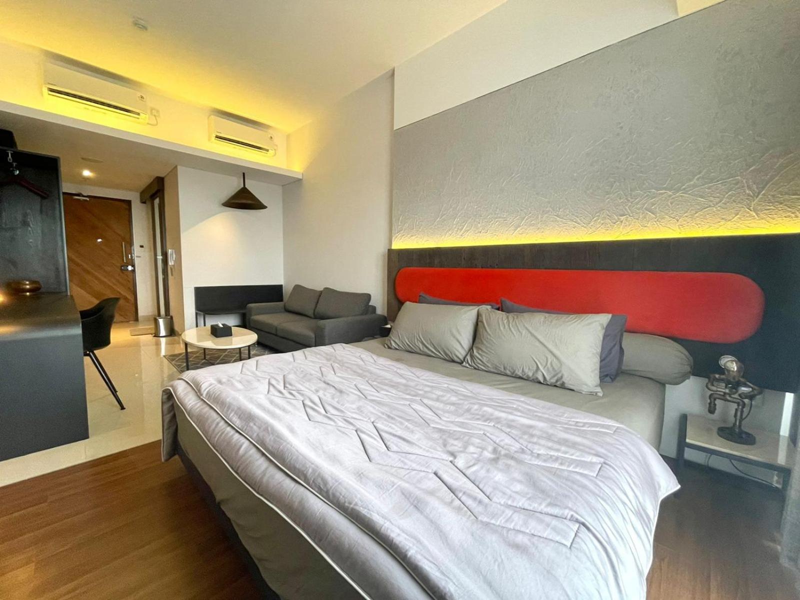 One-Bedroom Apartment - Photo 1