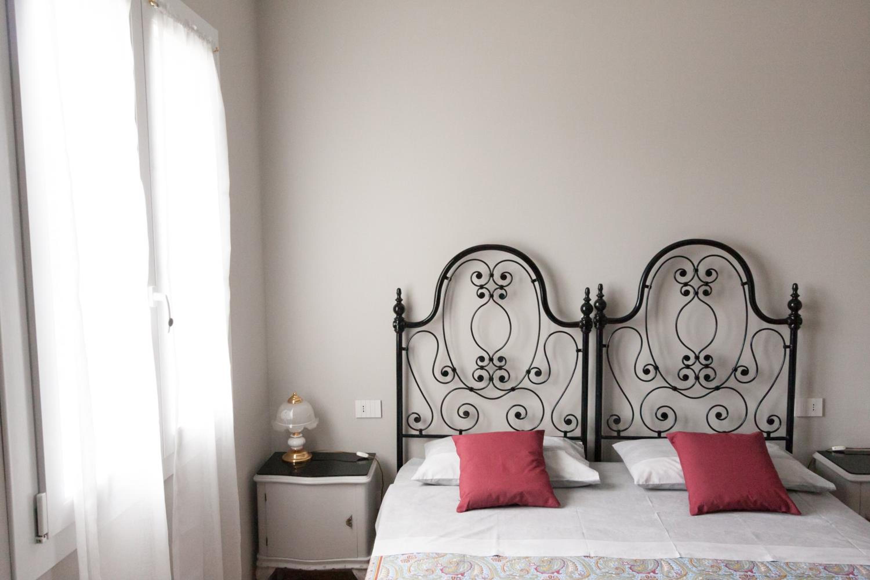 Double Room with Private Bathroom photo 3