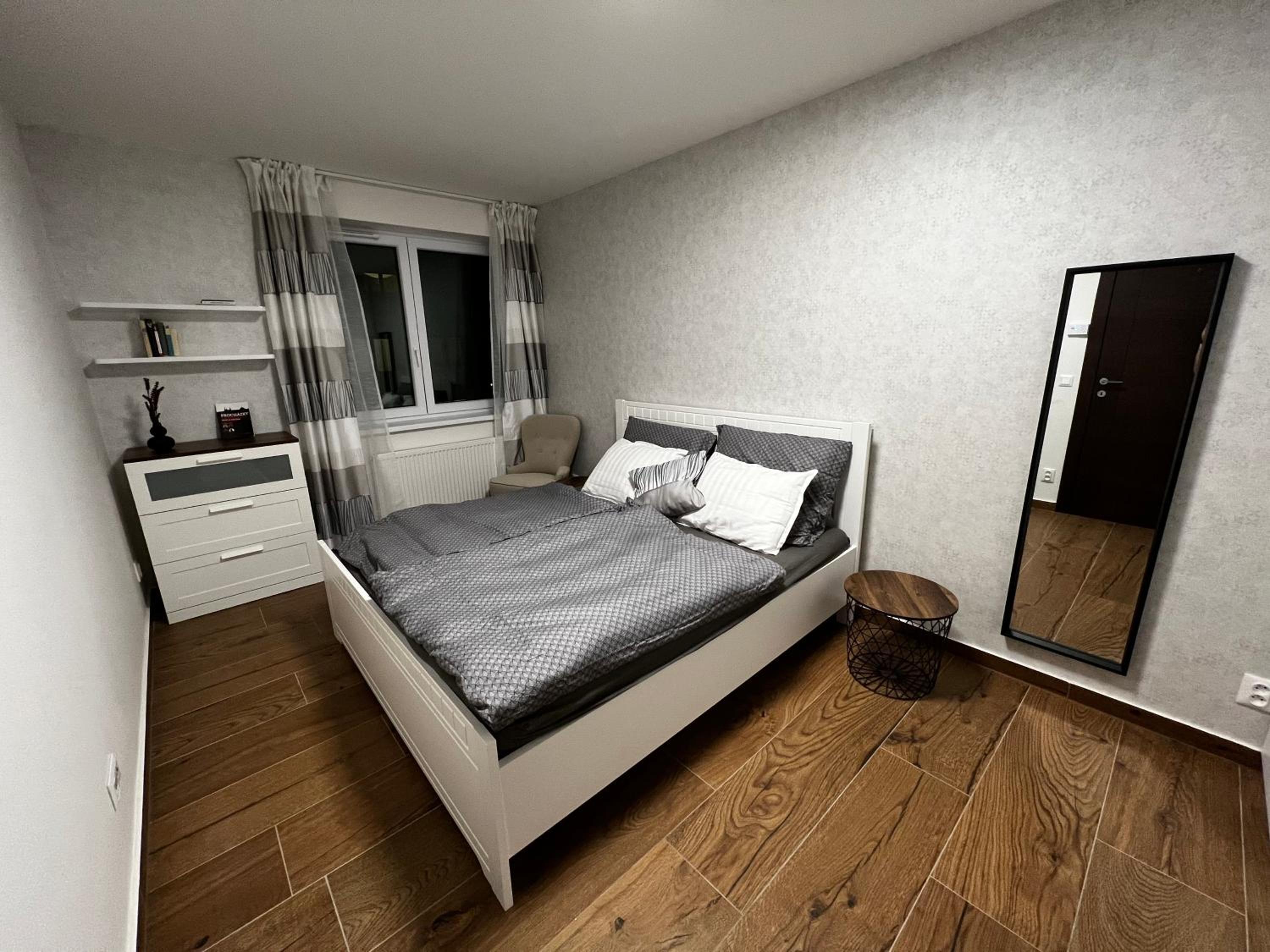 One-Bedroom Apartment - Photo 5
