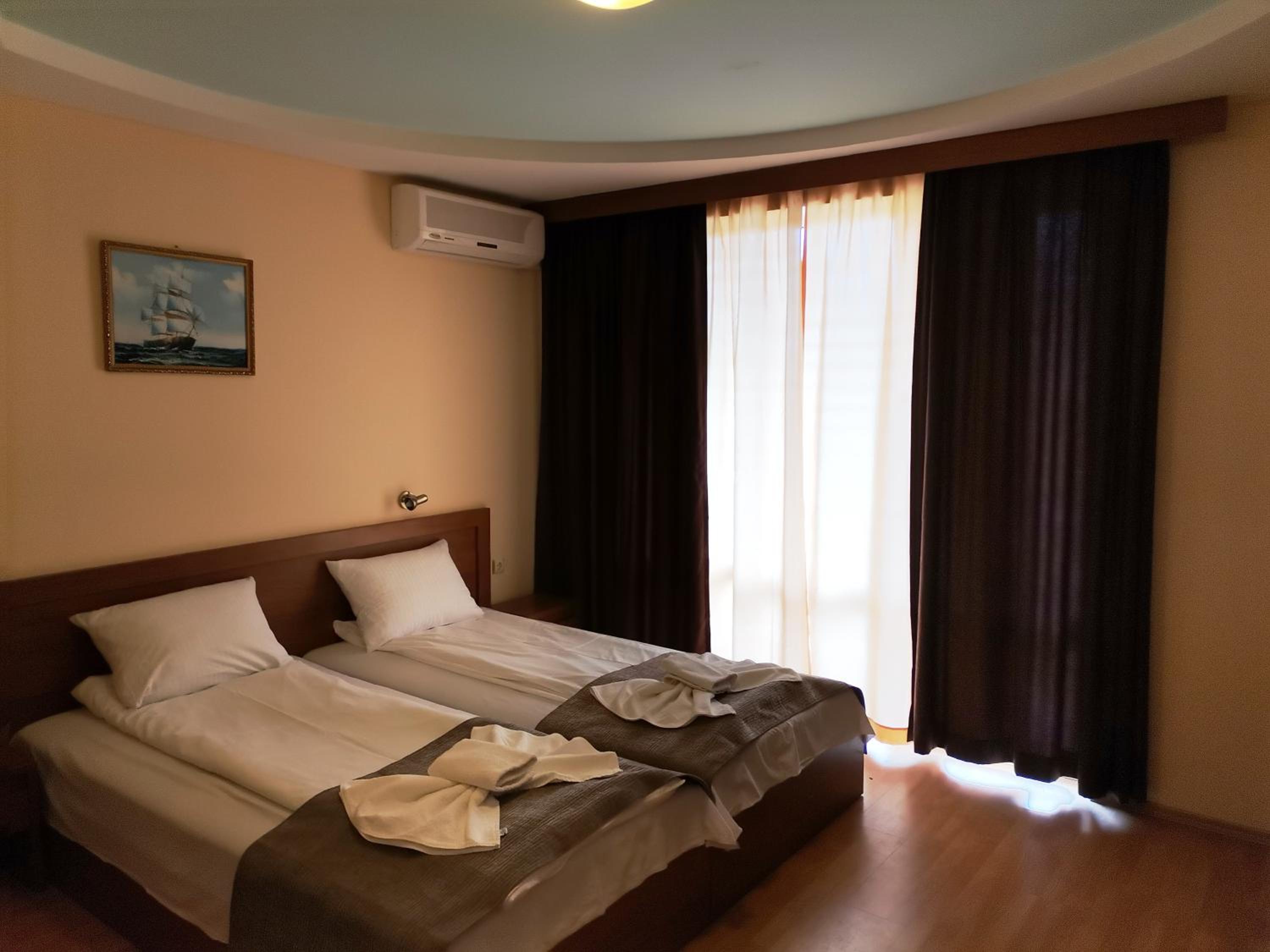 Double or Twin Room with Private Bathroom photo 1