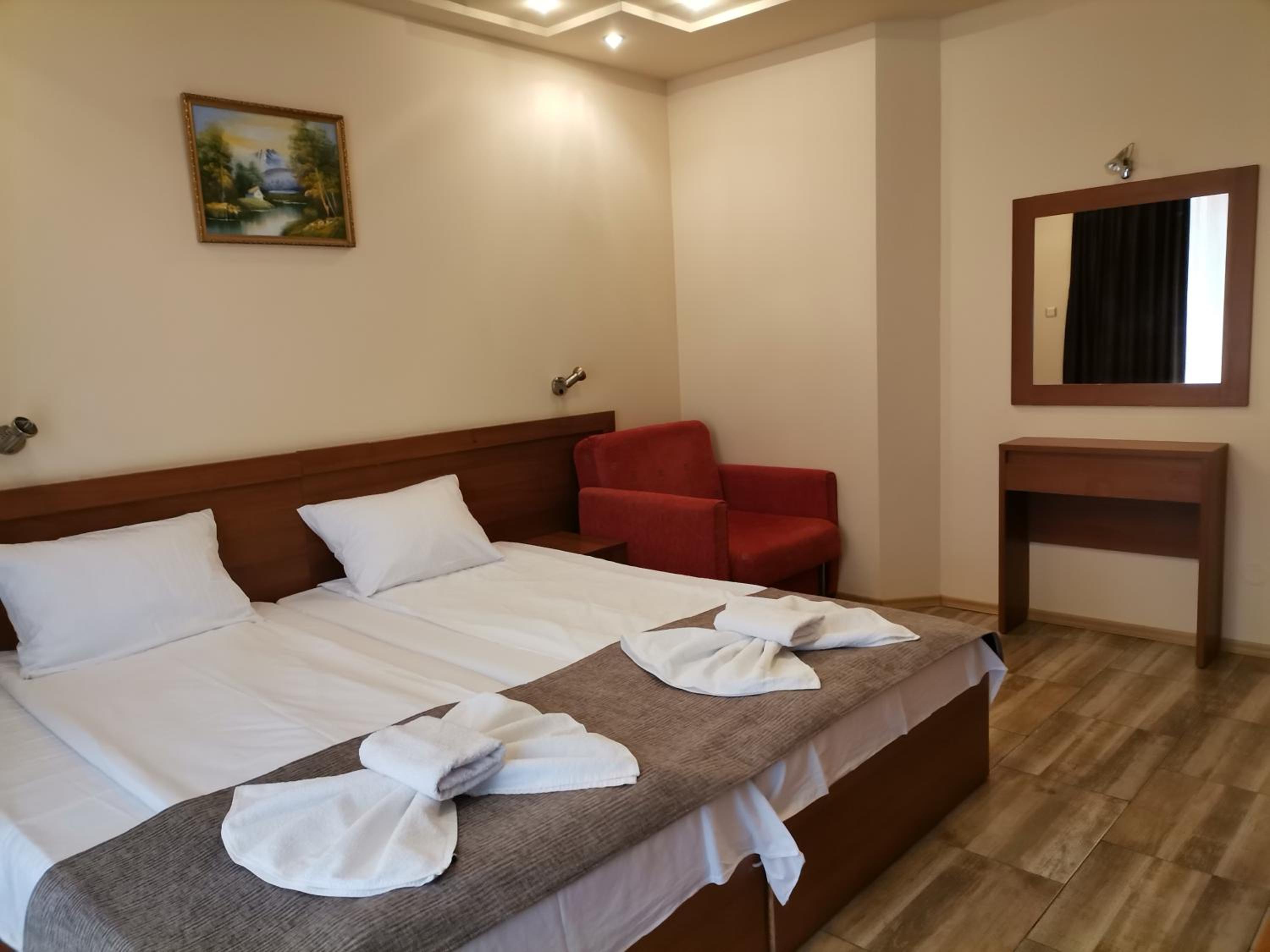 Double or Twin Room with Extra Bed photo 3