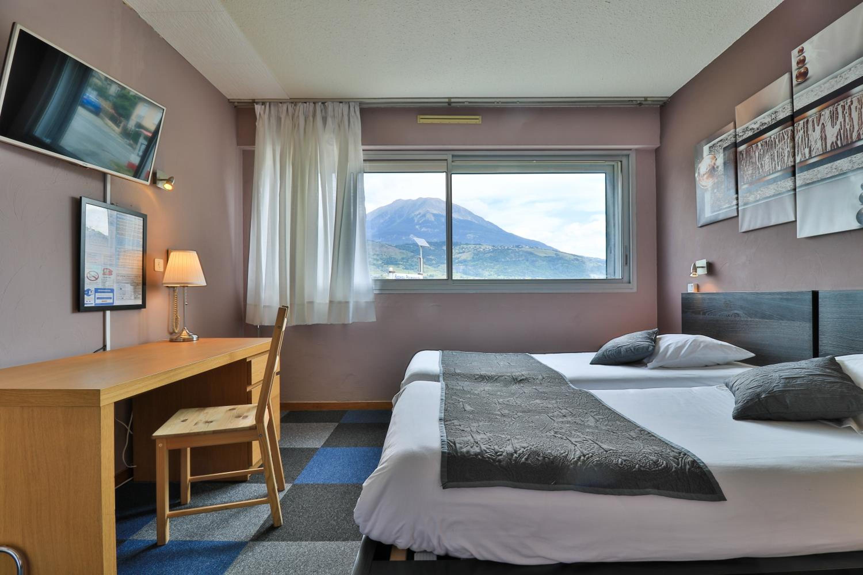 Standard Twin Room - Photo 1