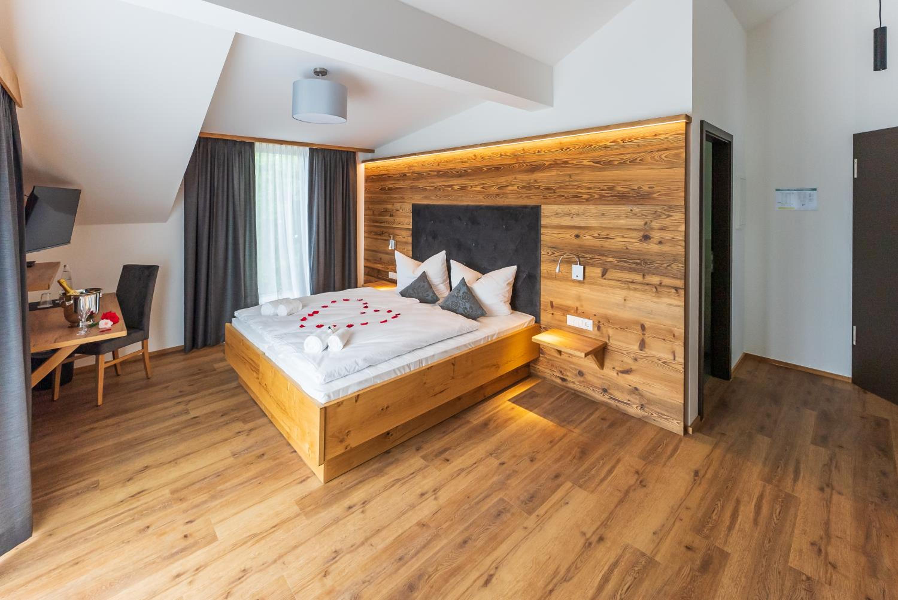 Double Room with Balcony - Photo 1
