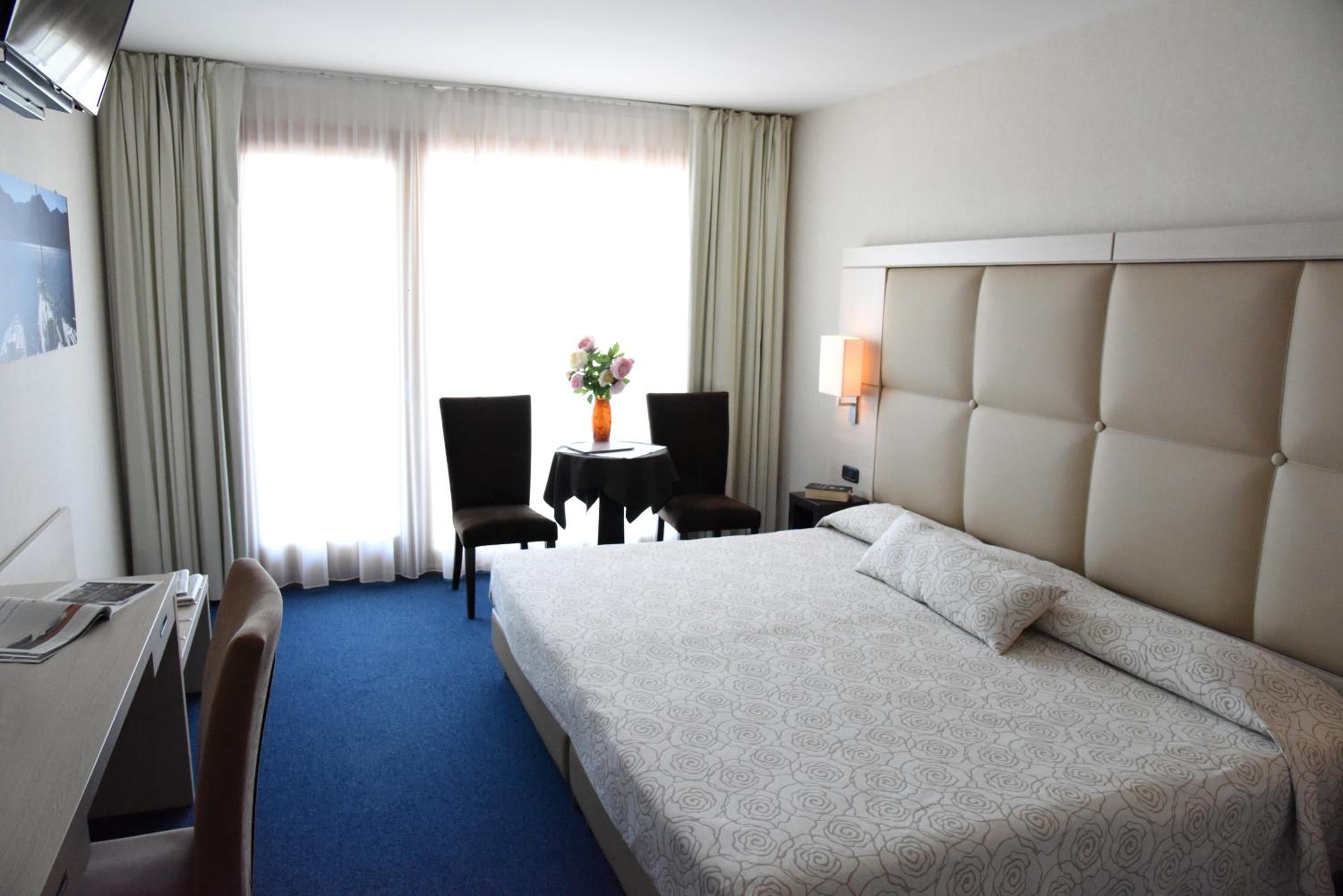 Superior Single Room With Lake View photo 2