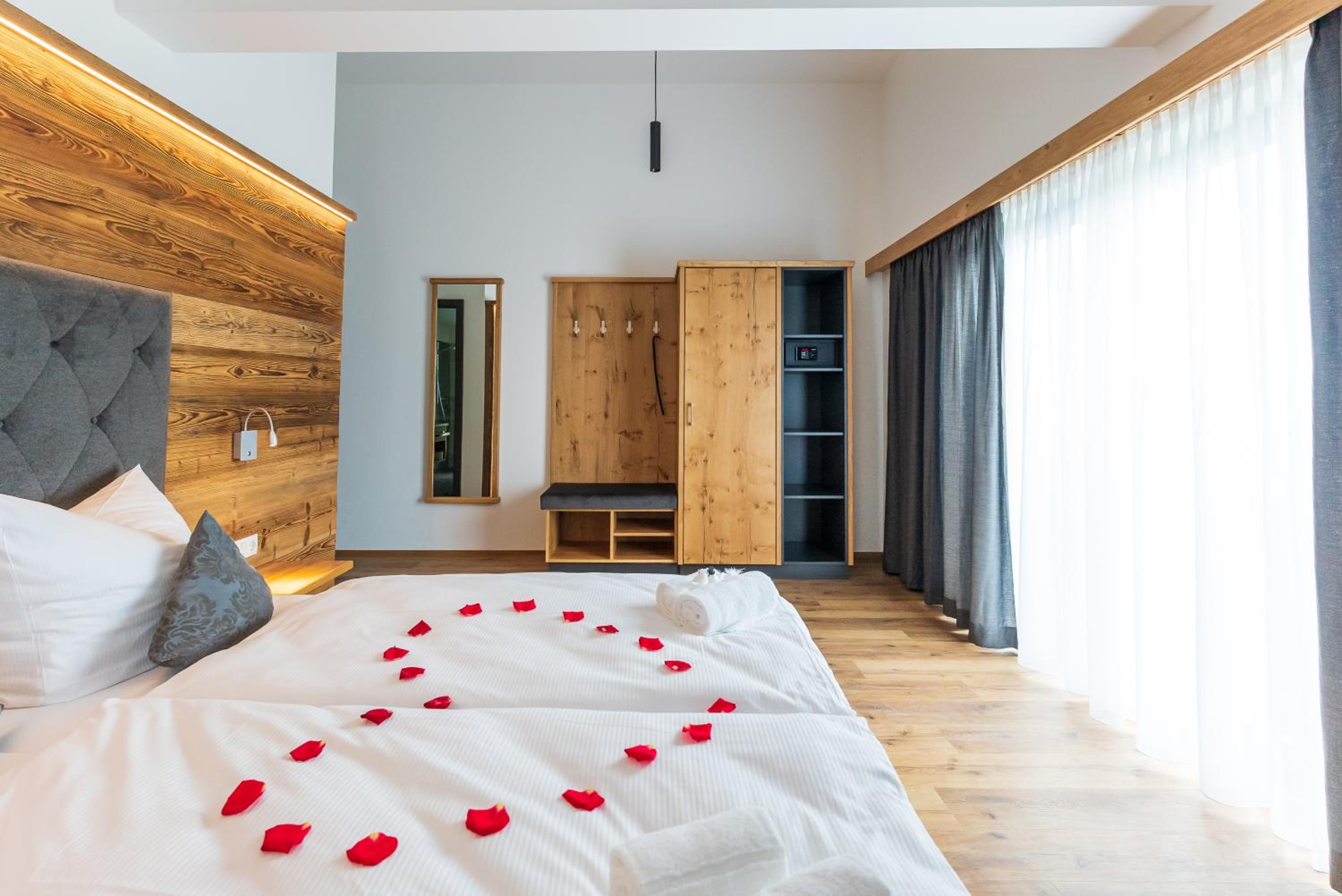 Double Room with Balcony - Photo 2