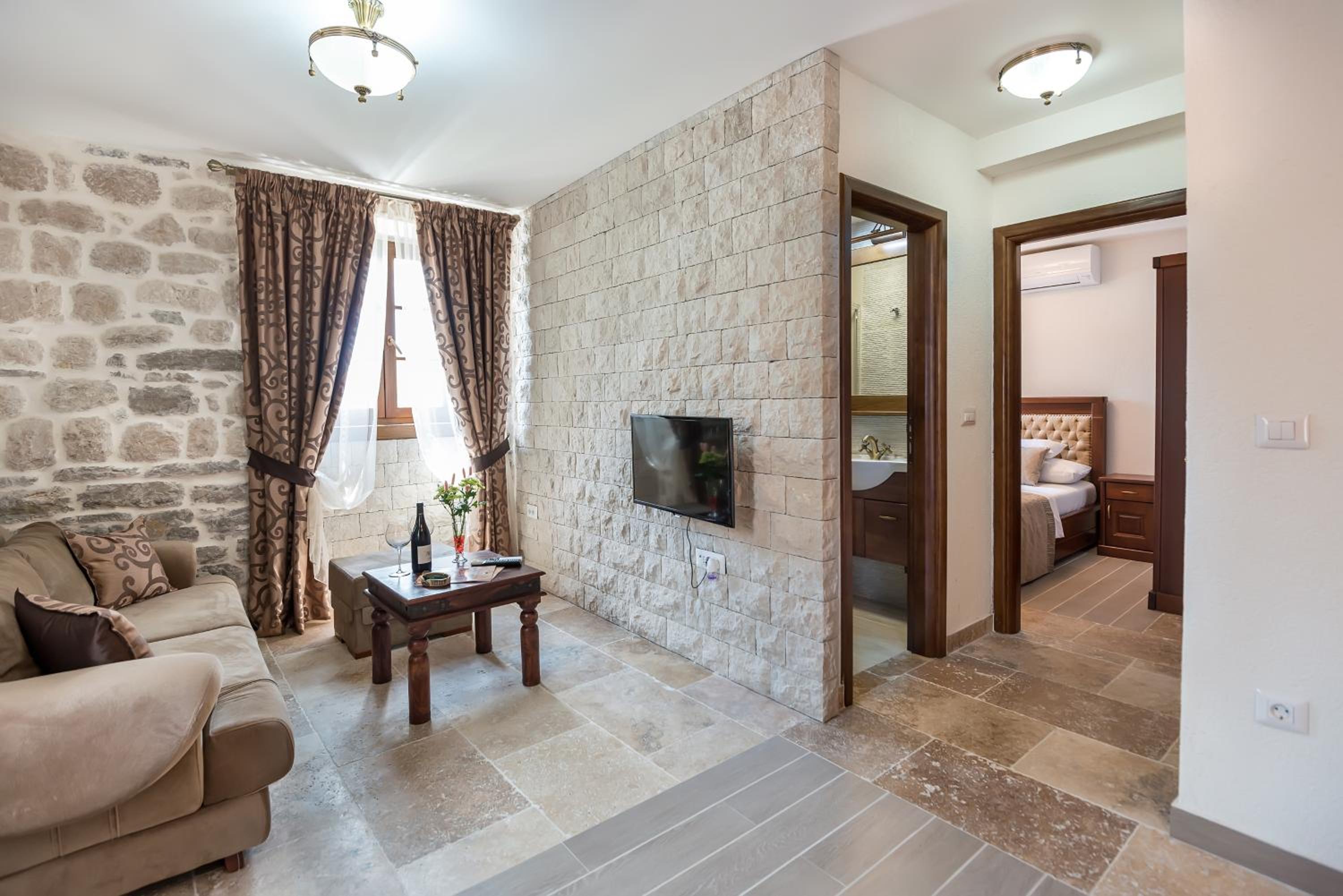 Premium Apartment with Sea View - Photo 3
