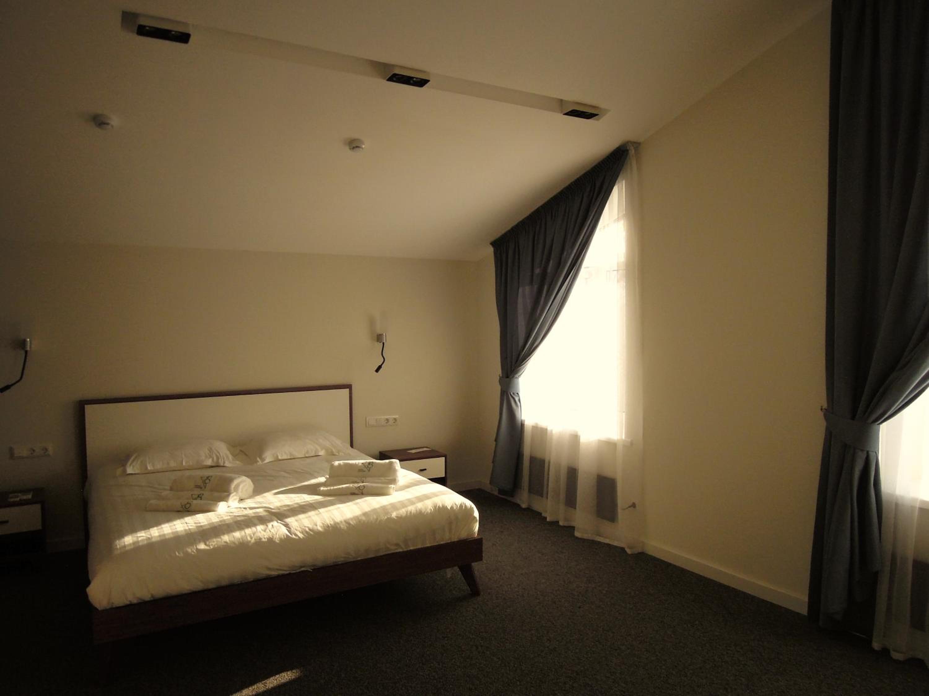 Superior Family Room photo 1