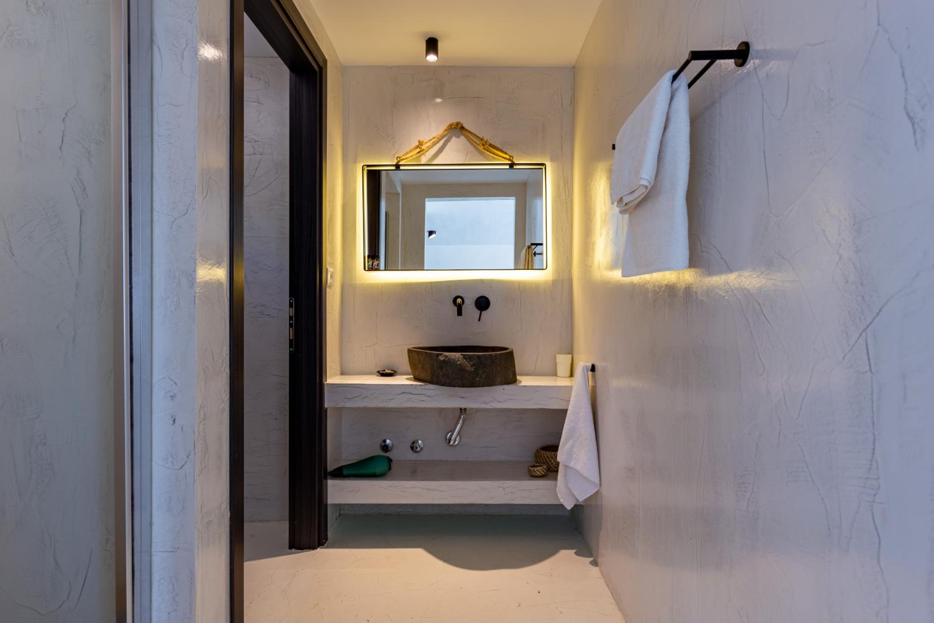 Deluxe Suite with Sea View and Jacuzzi photo 2