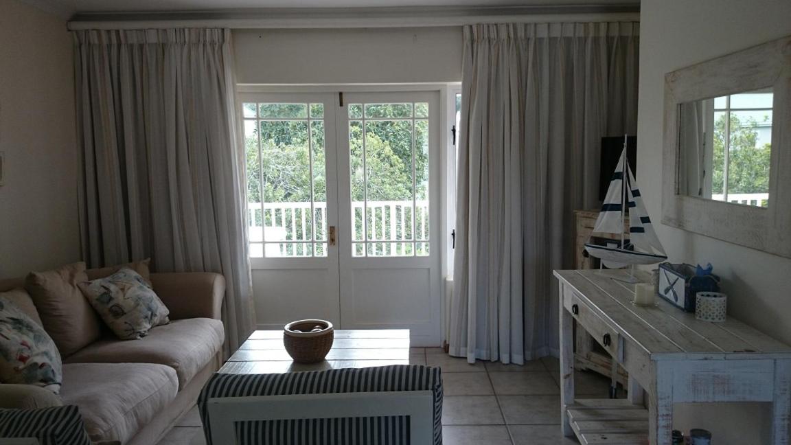 Apartment with Balcony photo 3