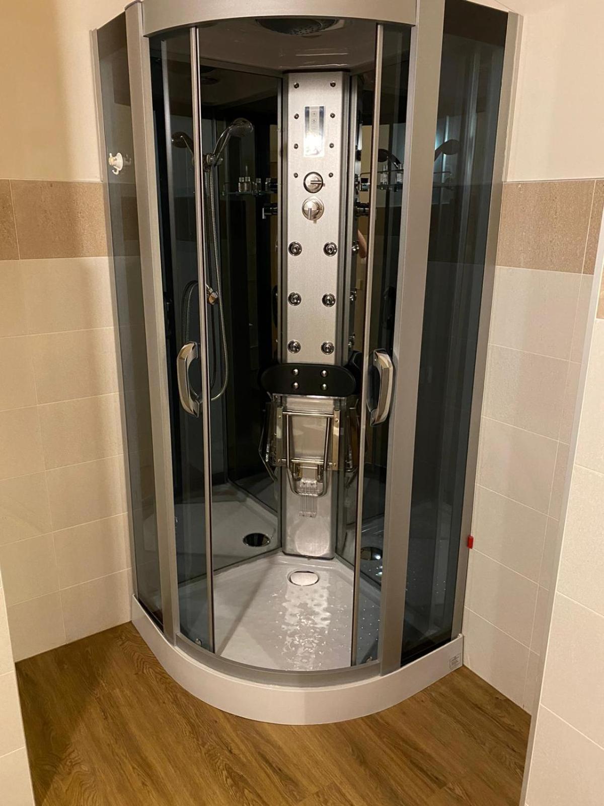 Double or Twin Room with Private Bathroom photo 3