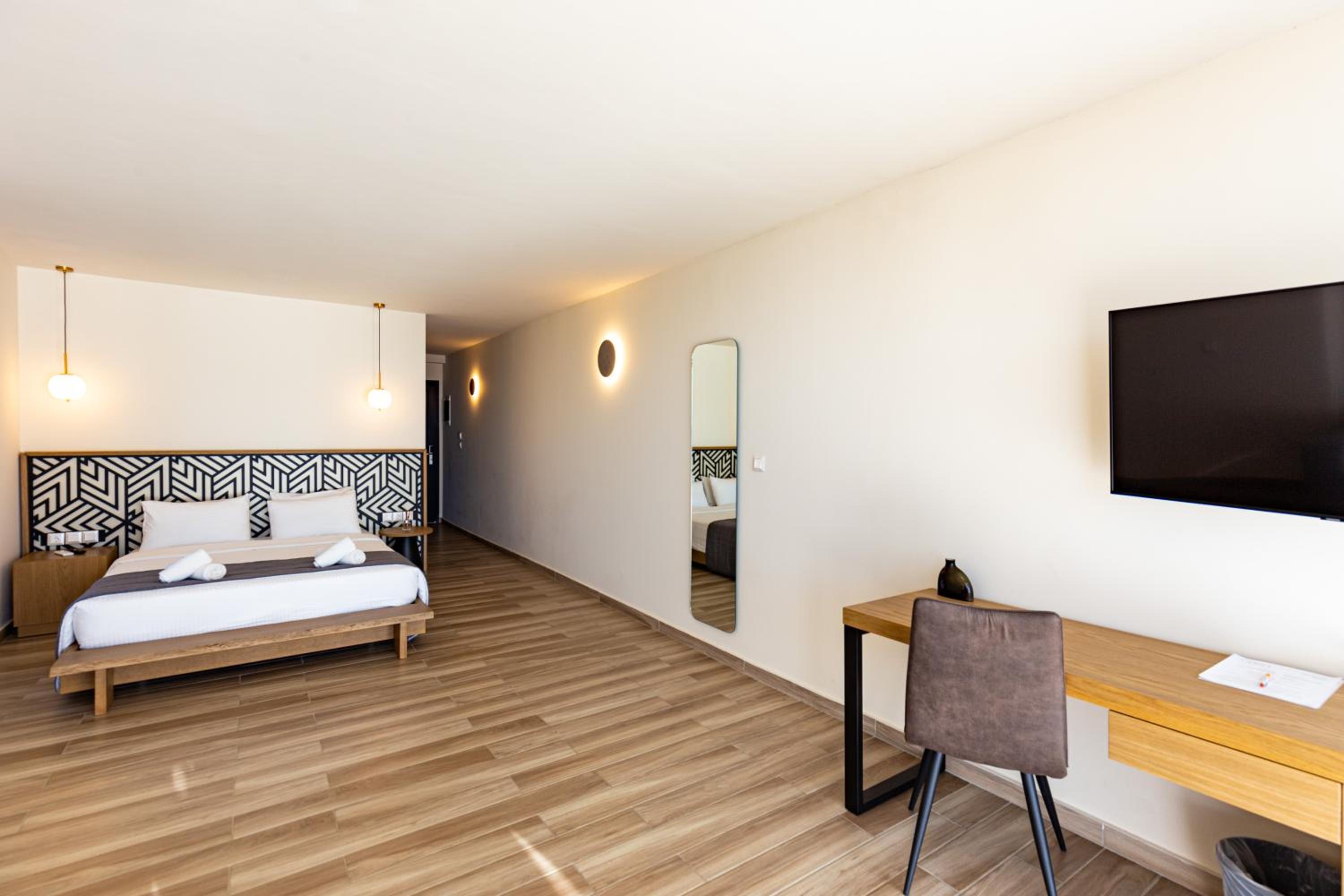 Junior Suite with Sea View - Photo 8