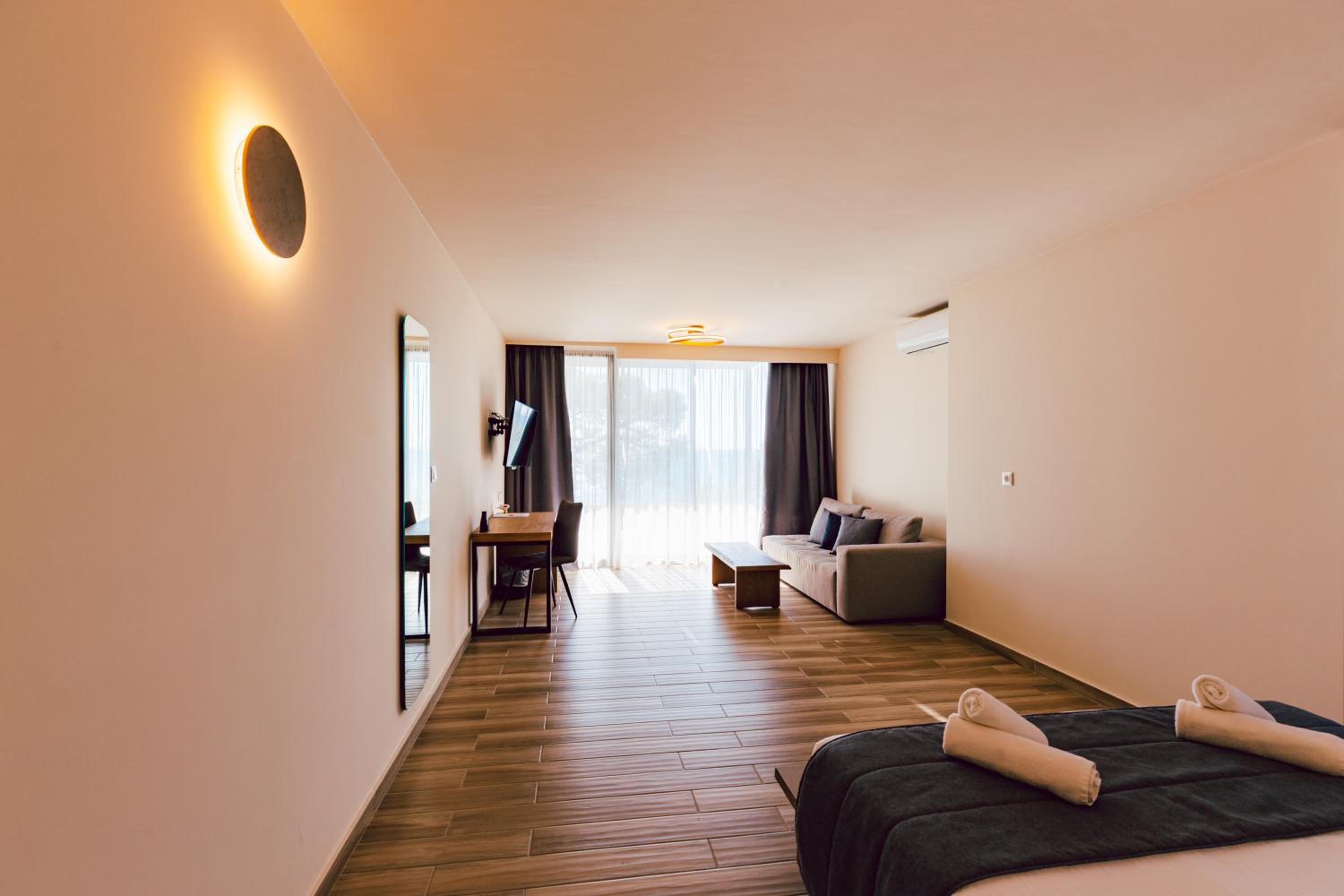 Junior Suite with Sea View - Photo 13