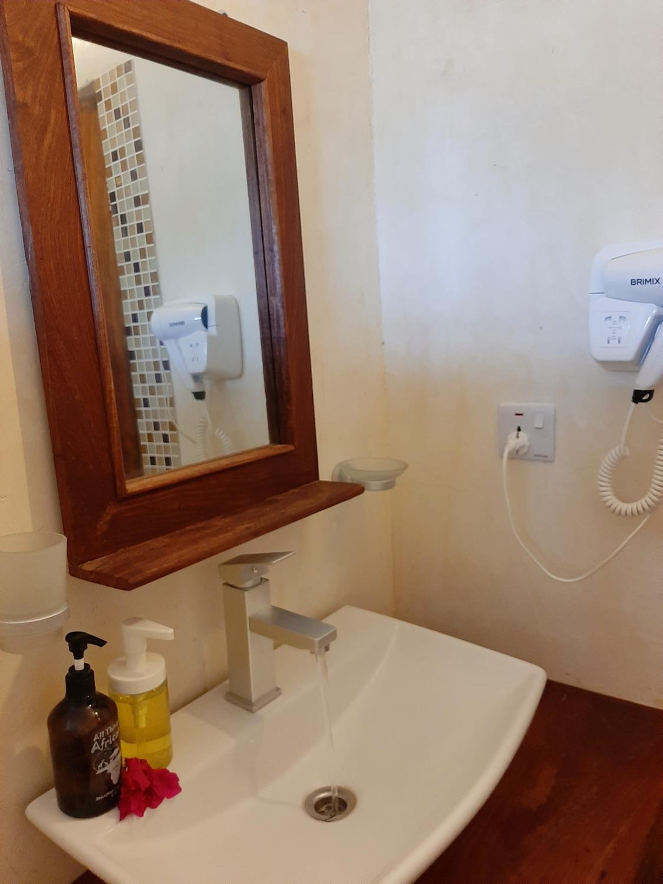 Deluxe Double Room with Balcony and Sea View - Photo 4