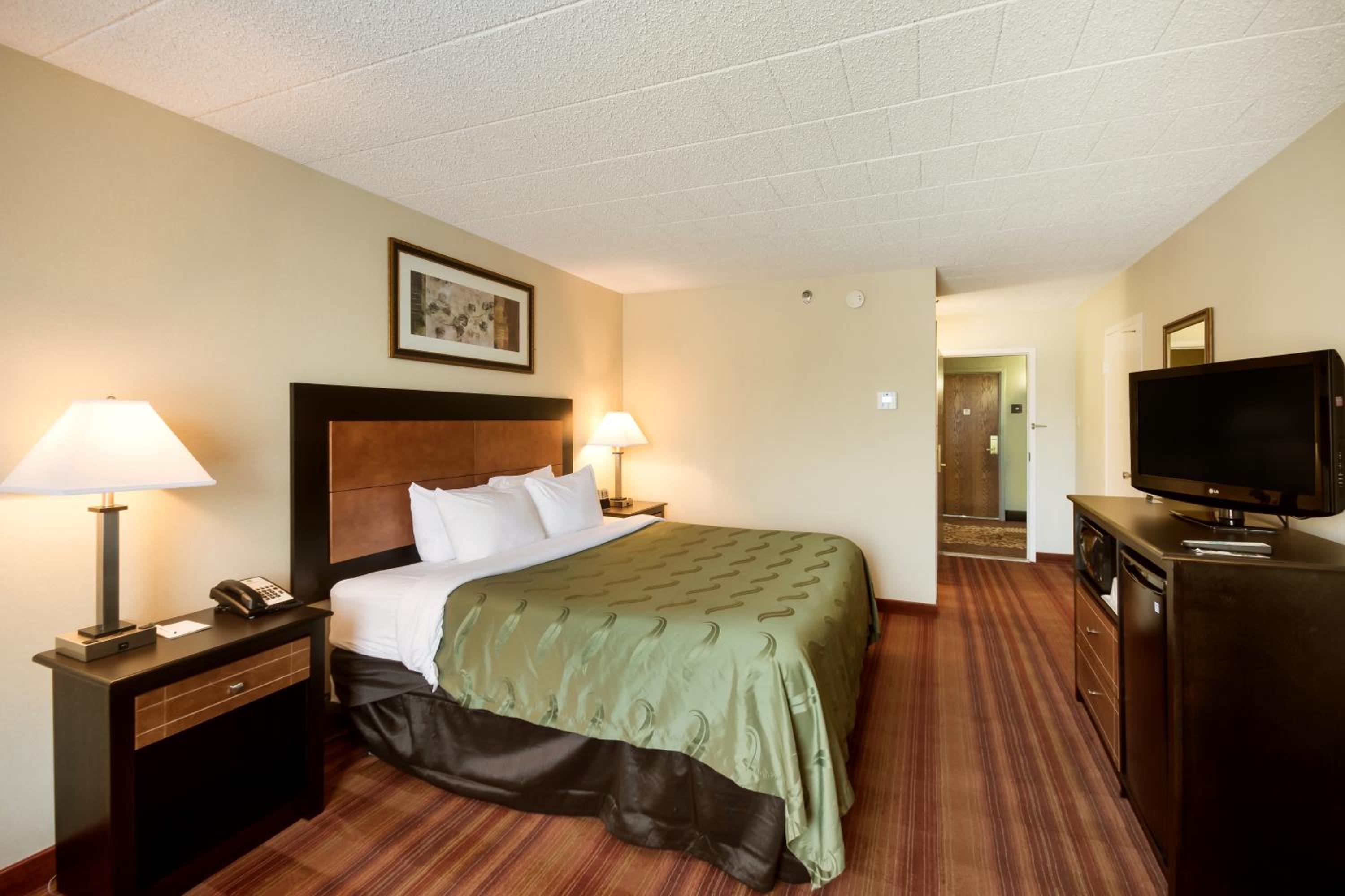 King Room - Non-Smoking photo 3