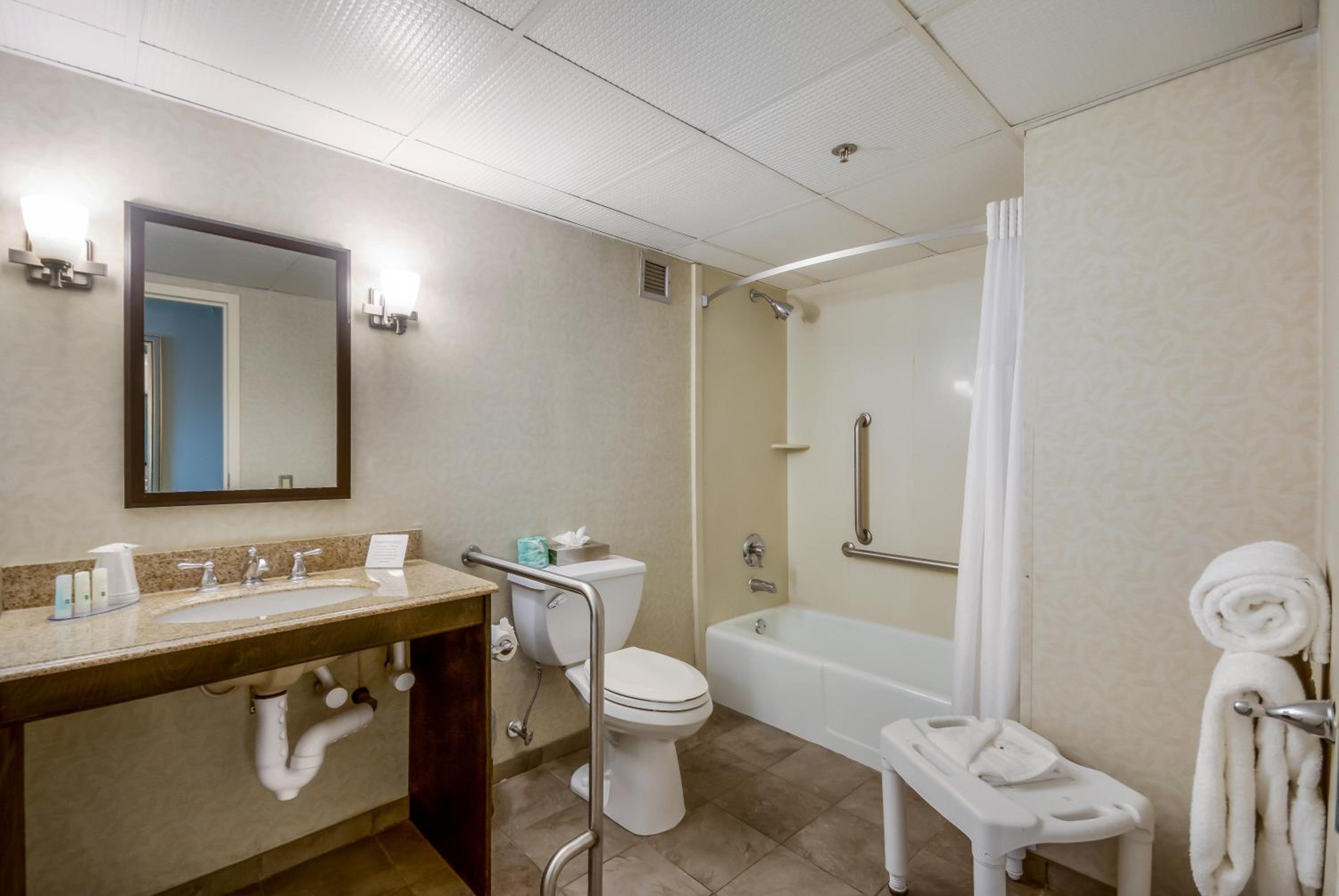 Double Room with Two Double Beds - Accessible/Non-Smoking - Photo 4