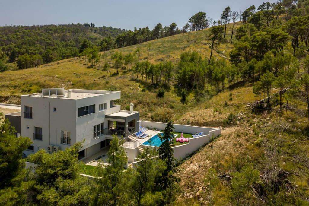 Villa photo 3