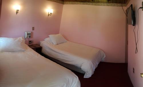 Twin Room with Private Bathroom photo 3