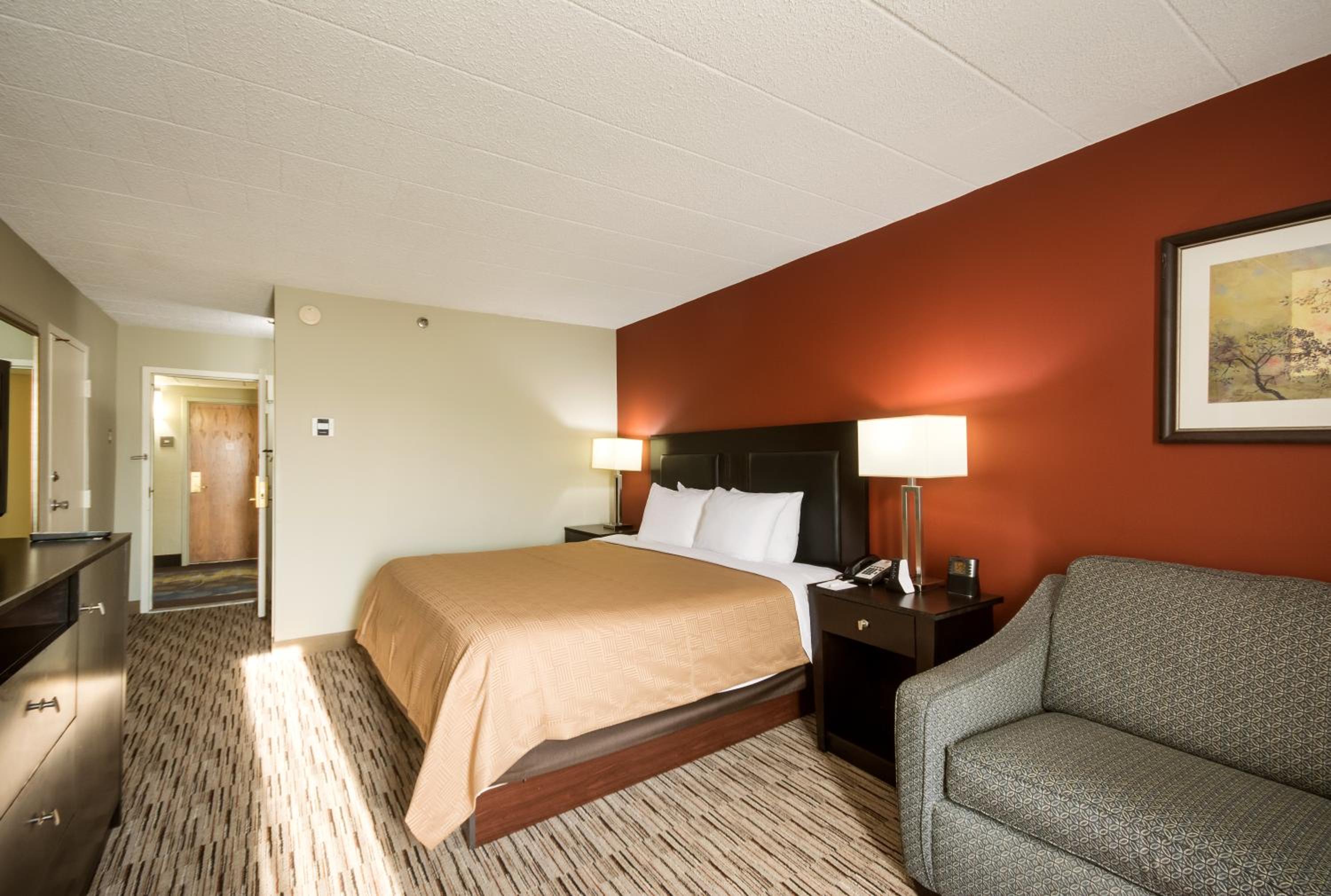 Deluxe King Room - Photo 2