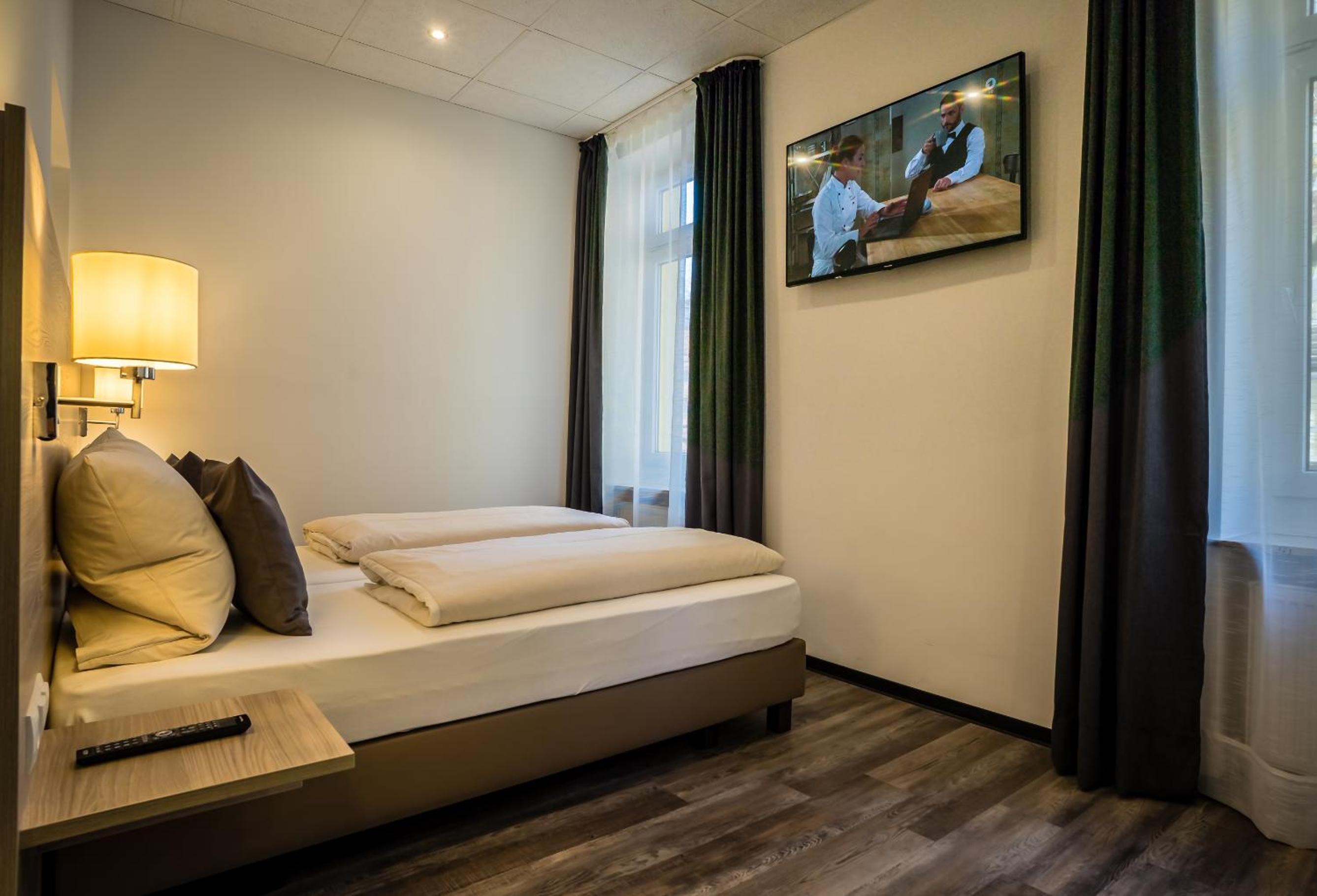 Business Twin Room - Photo 7
