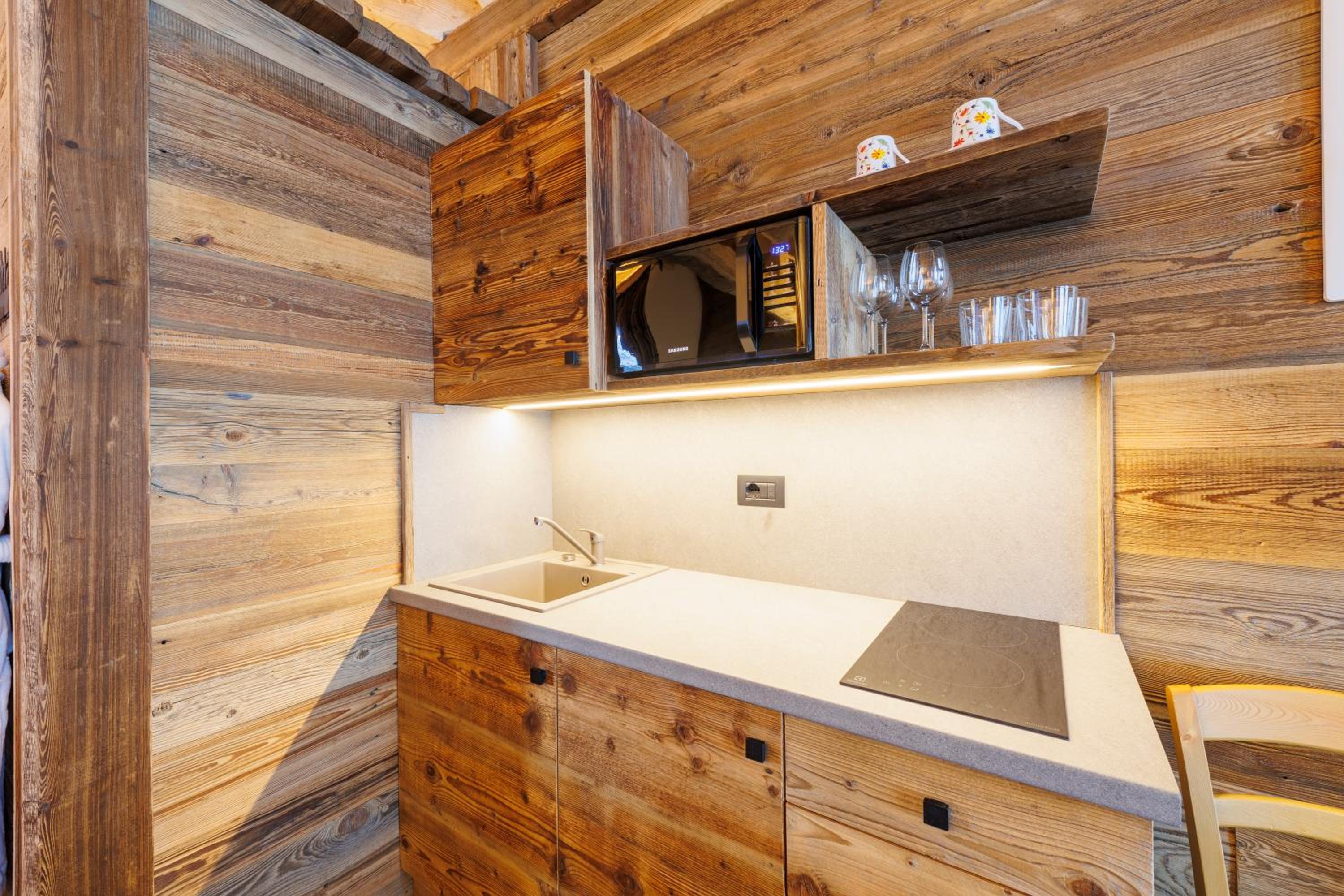 Deluxe Suite with Spa Bath photo 3