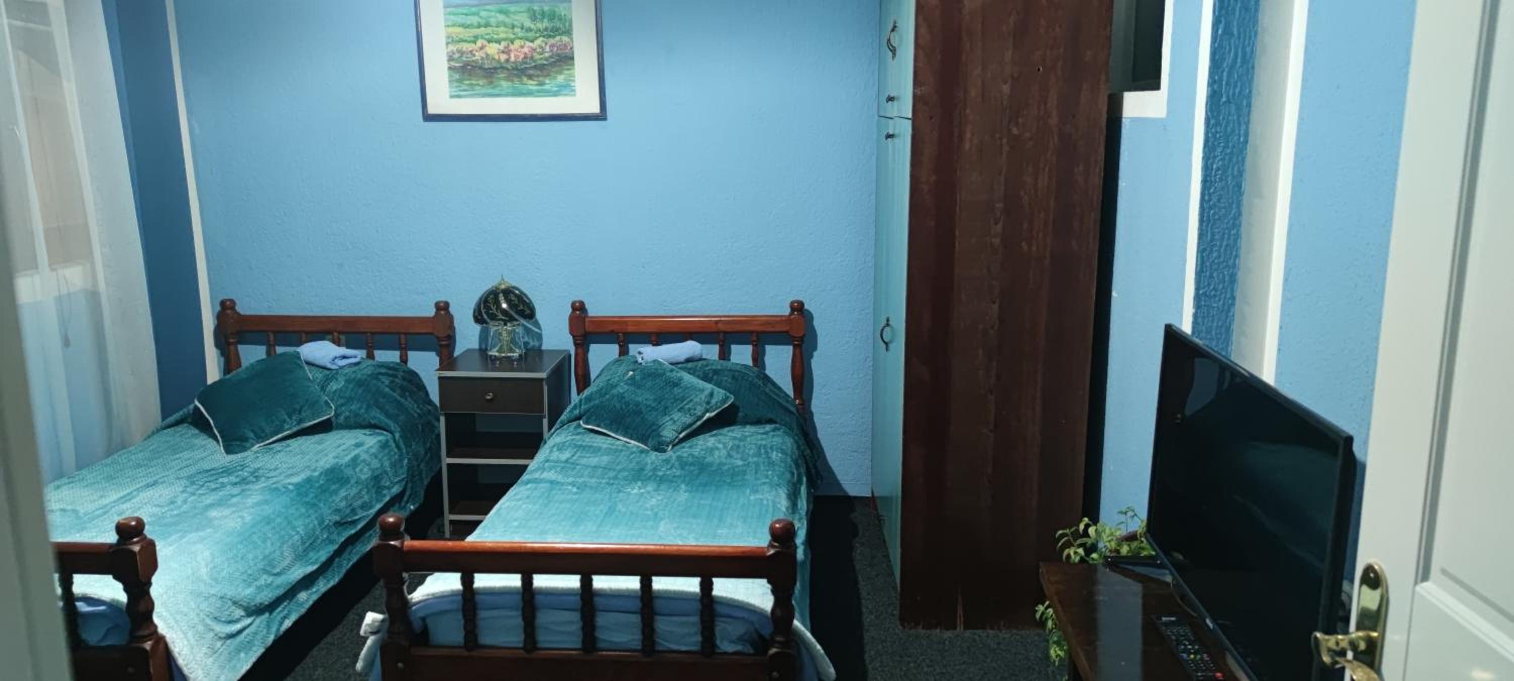 Basic Triple Room with Shared Bathroom