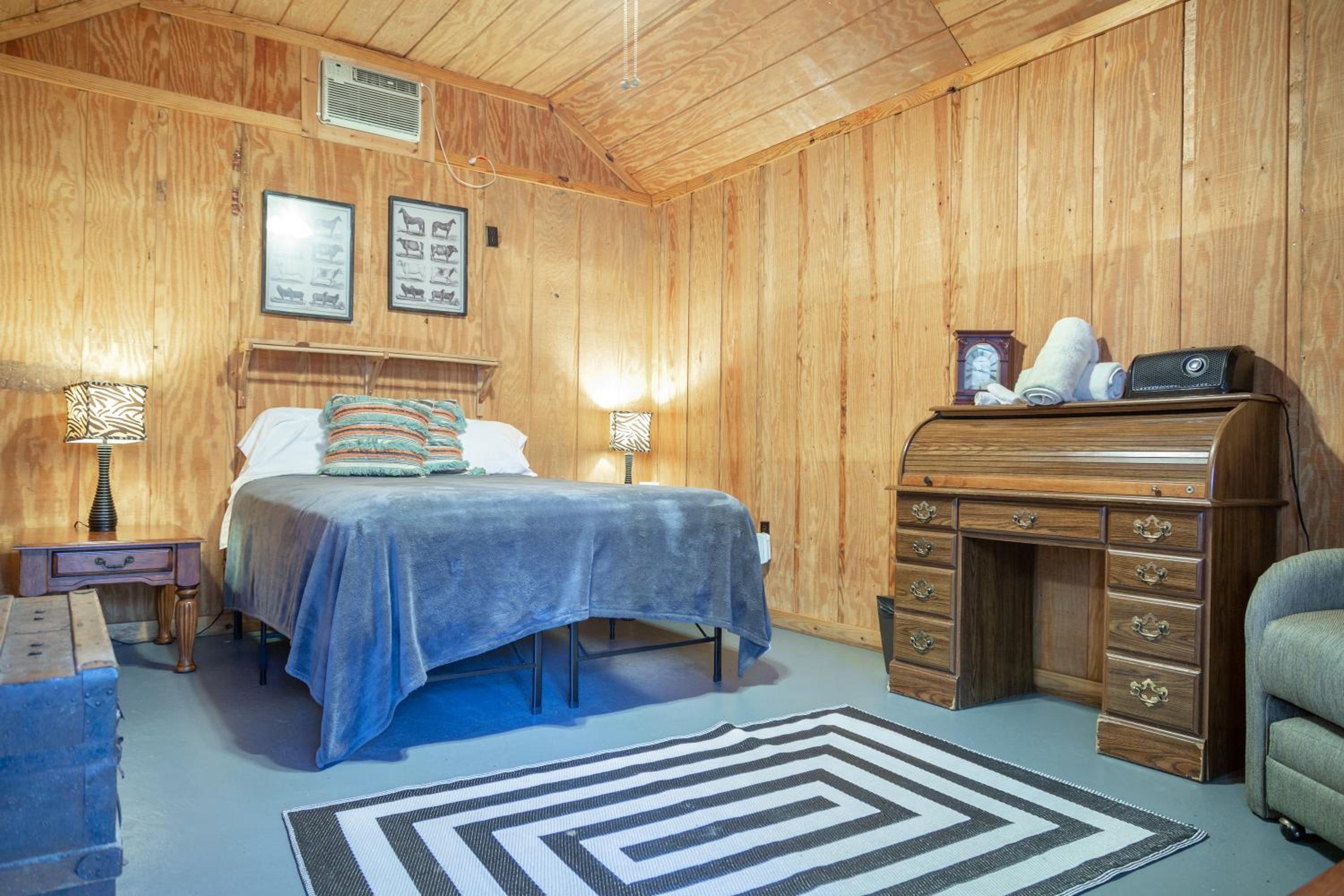 Cowboy Cabin - Queen - Photo 1