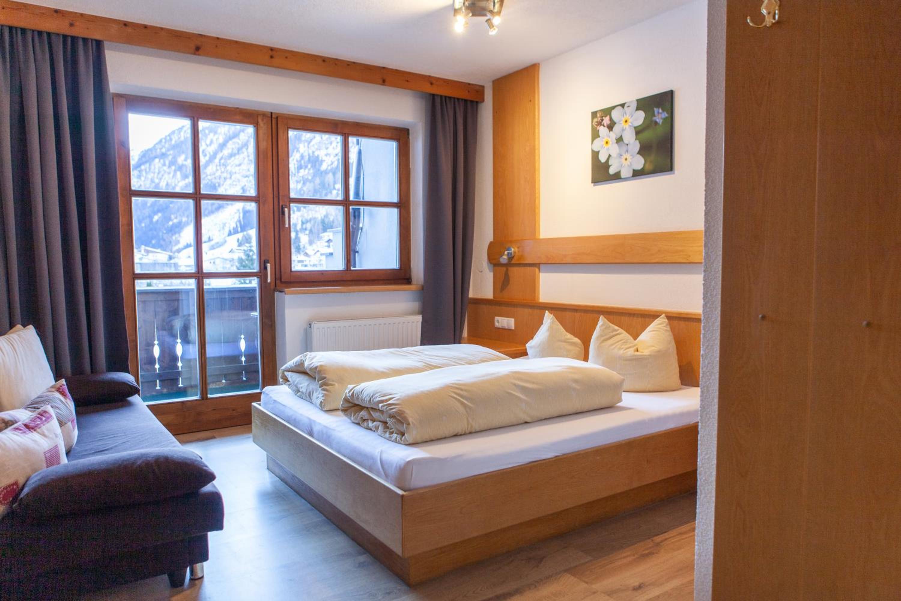 Double Room with Balcony photo 2