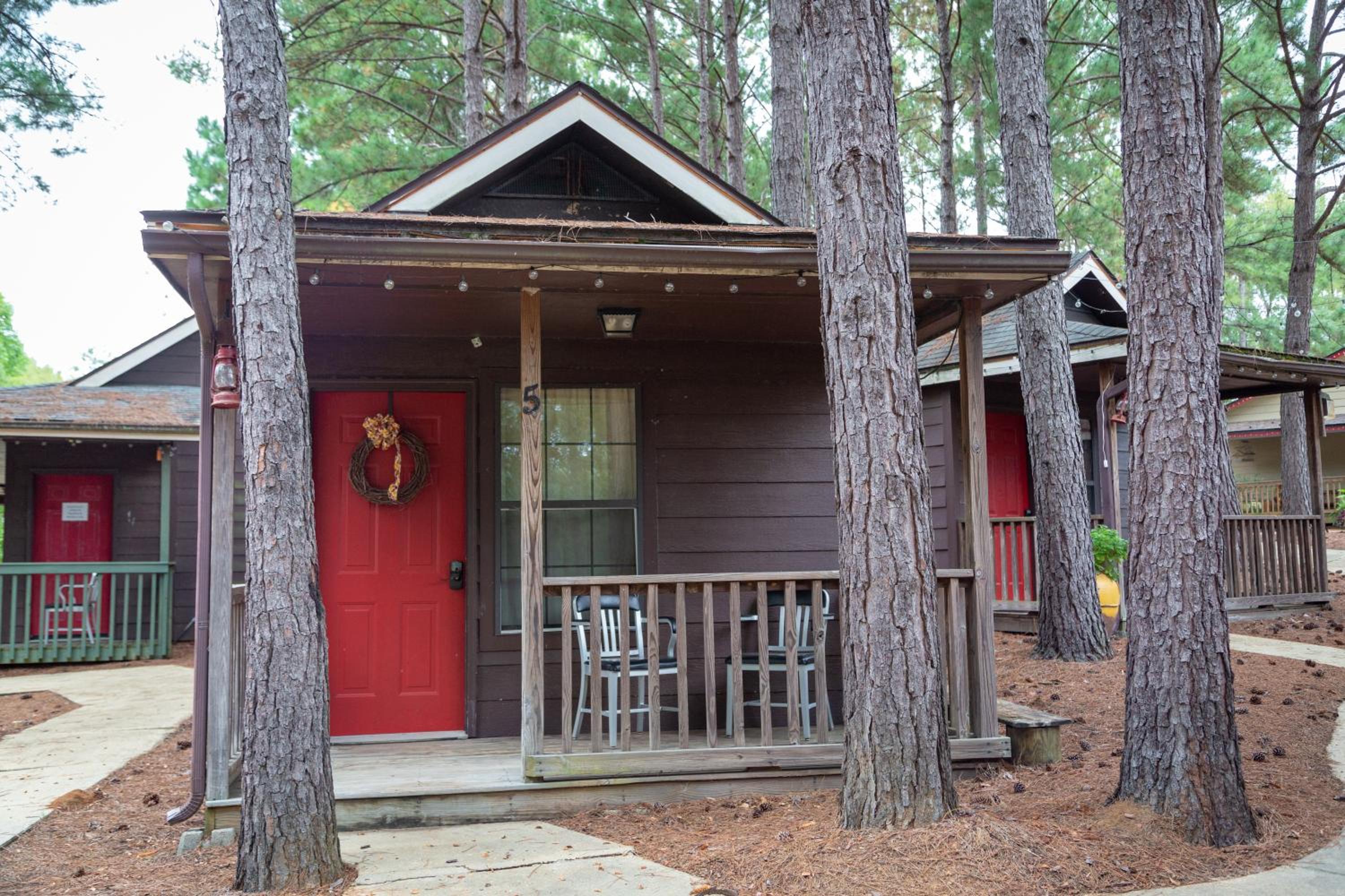 Cowboy Cabin - Bunk Beds - Photo 2