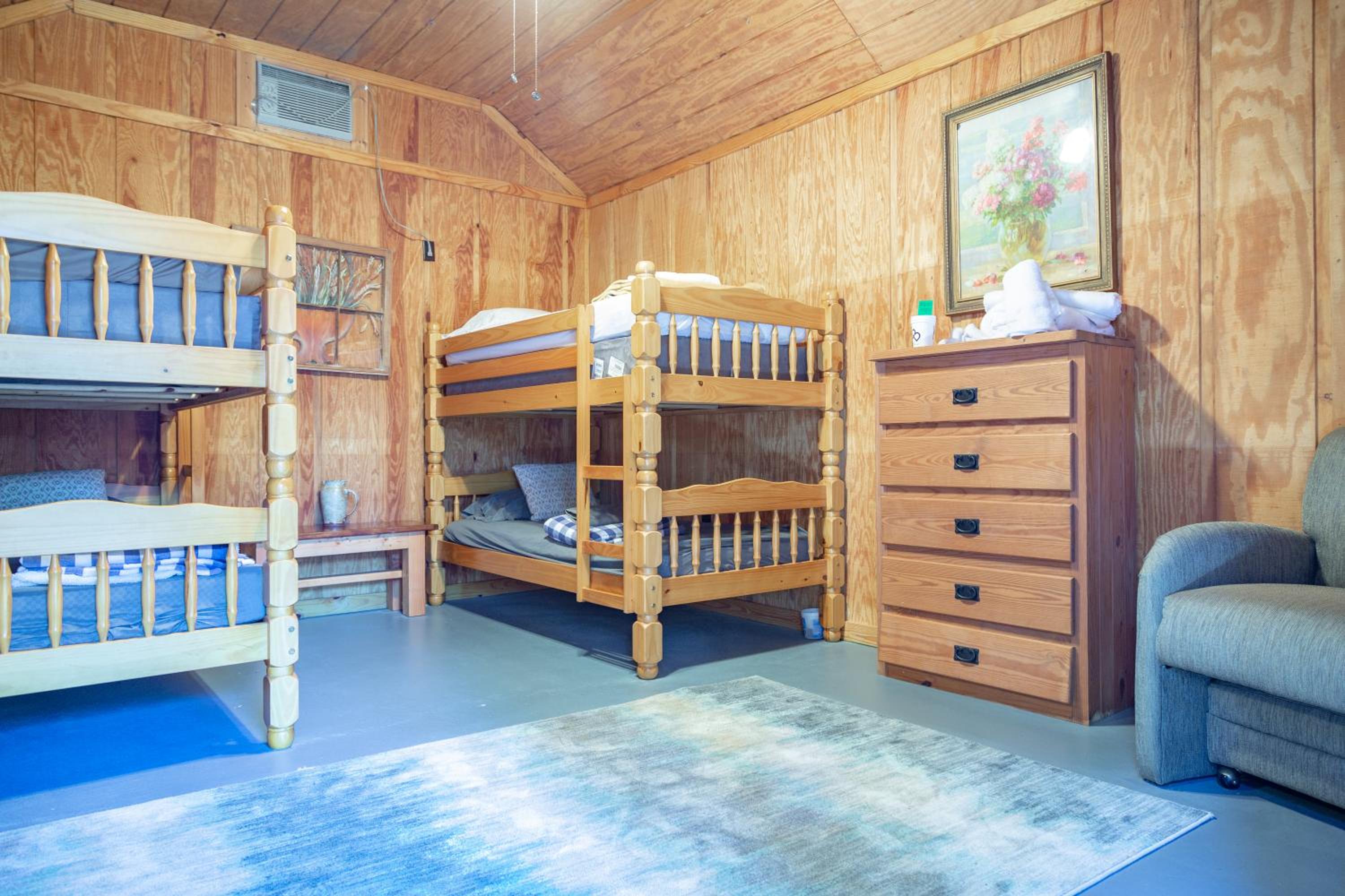 Cowboy Cabin - Bunk Beds - Photo 6