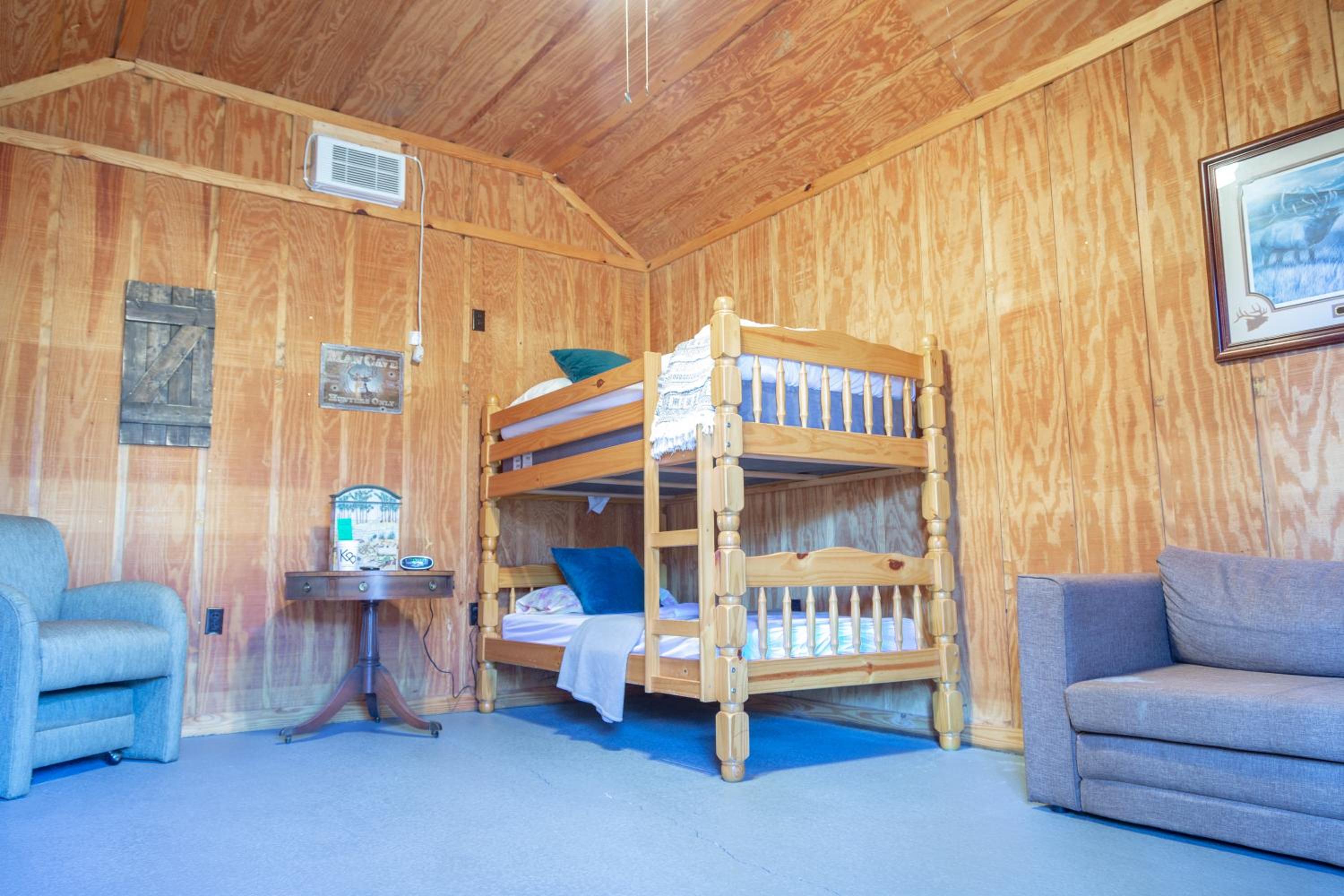 Cowboy Cabin - Bunk Beds - Photo 5