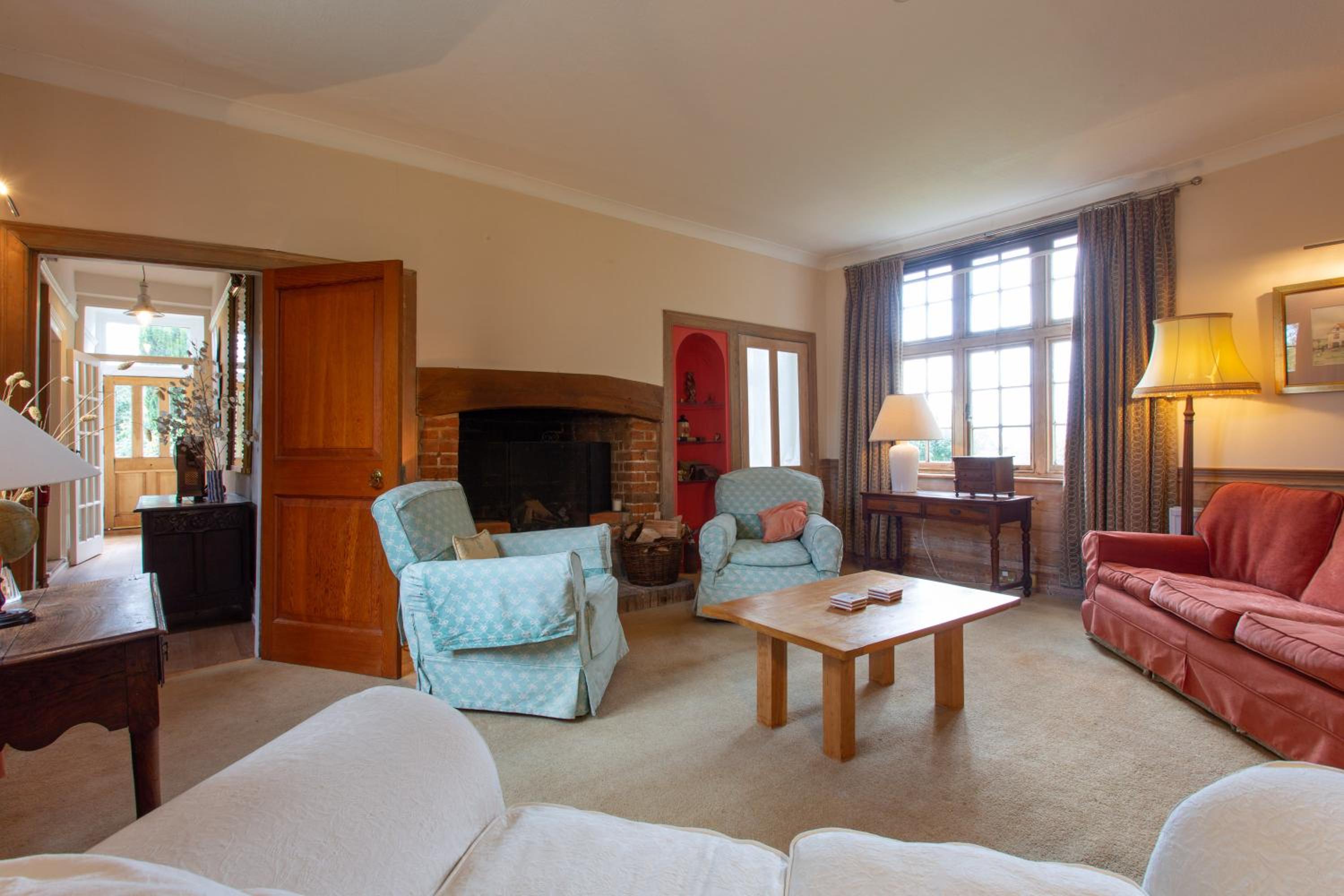 Six-Bedroom House photo 1