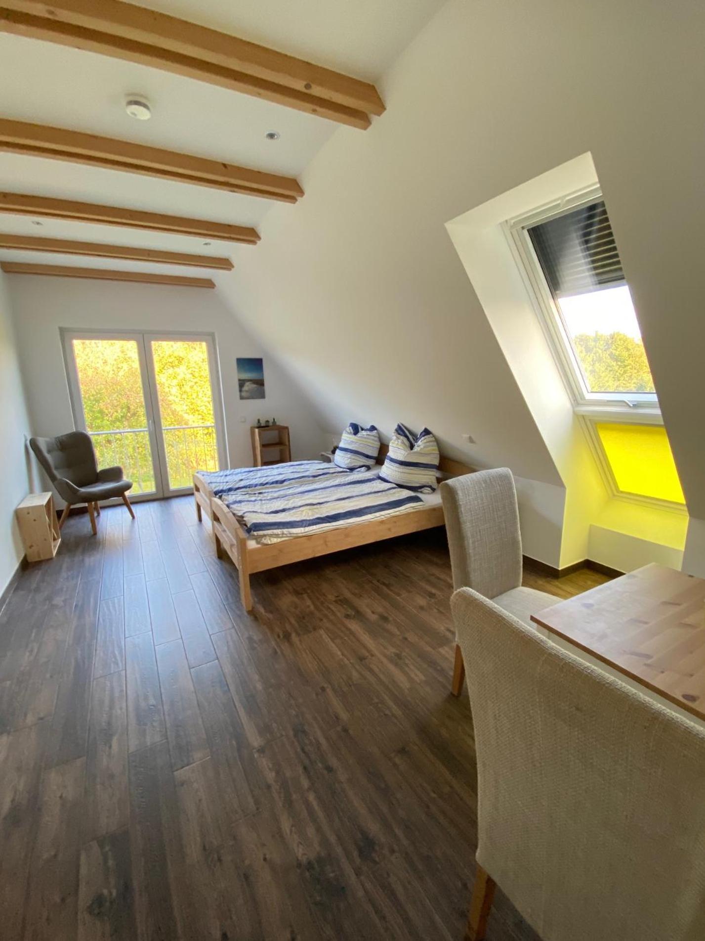 Five-Bedroom House photo 1