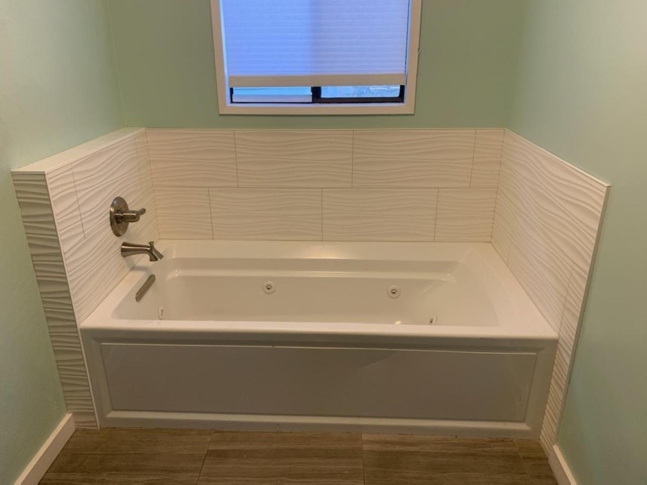 Queen Studio with Jetted Tub photo 2