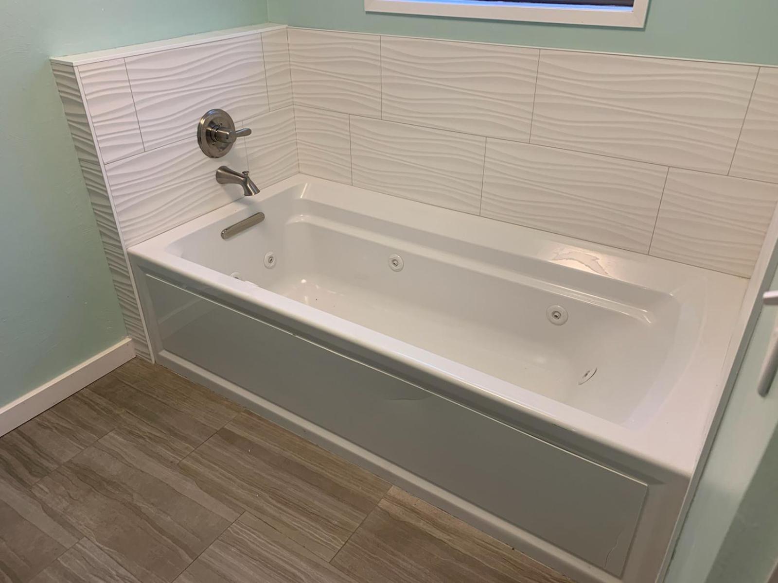 Queen Studio with Jetted Tub photo 3