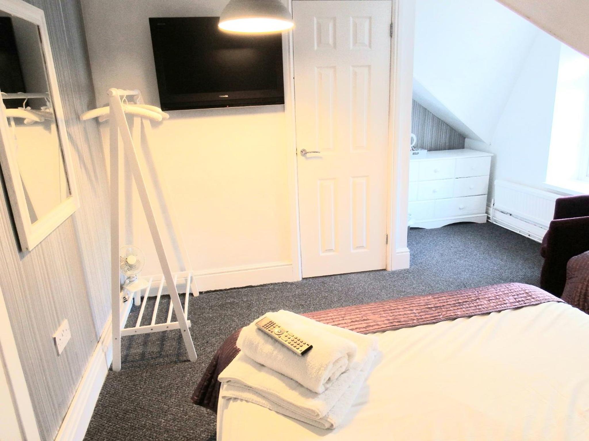 Double or Twin Room with Private Bathroom photo 1