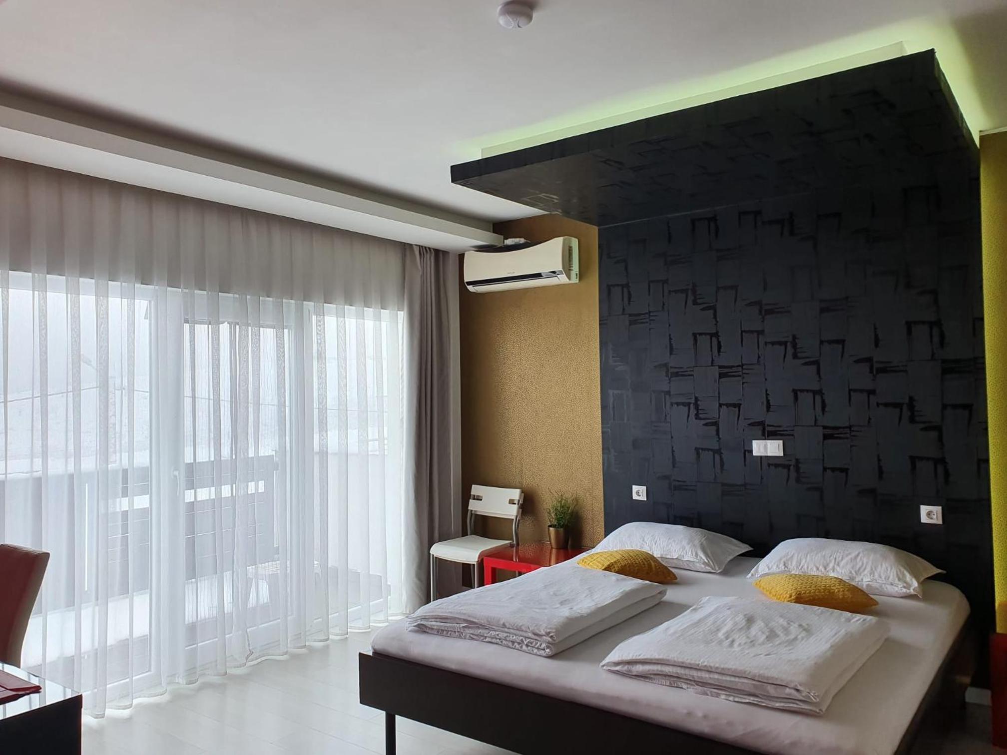 Double Room with Balcony - Photo 3