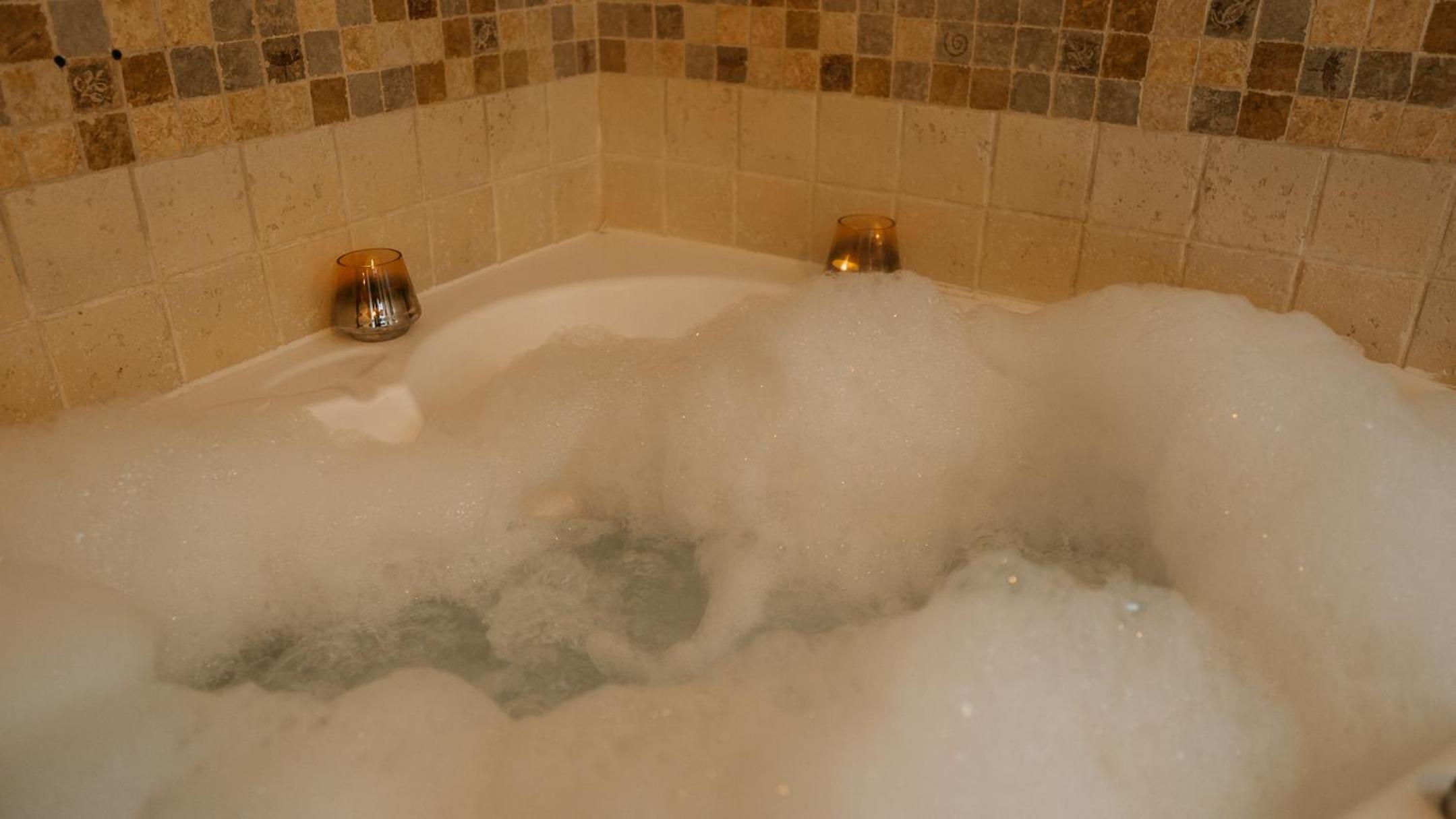 Double Room with Spa Bath photo 2