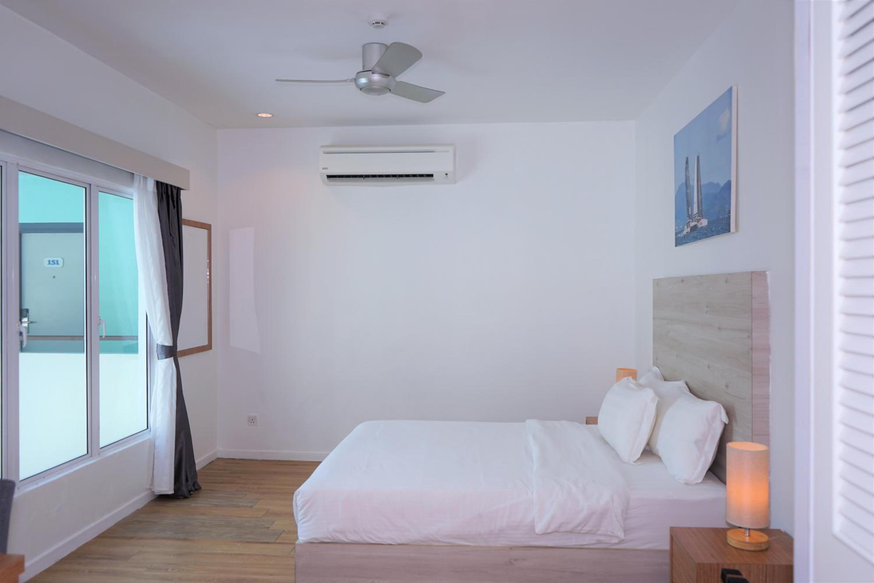 King Room with Courtyard View - Non-Smoking photo 2