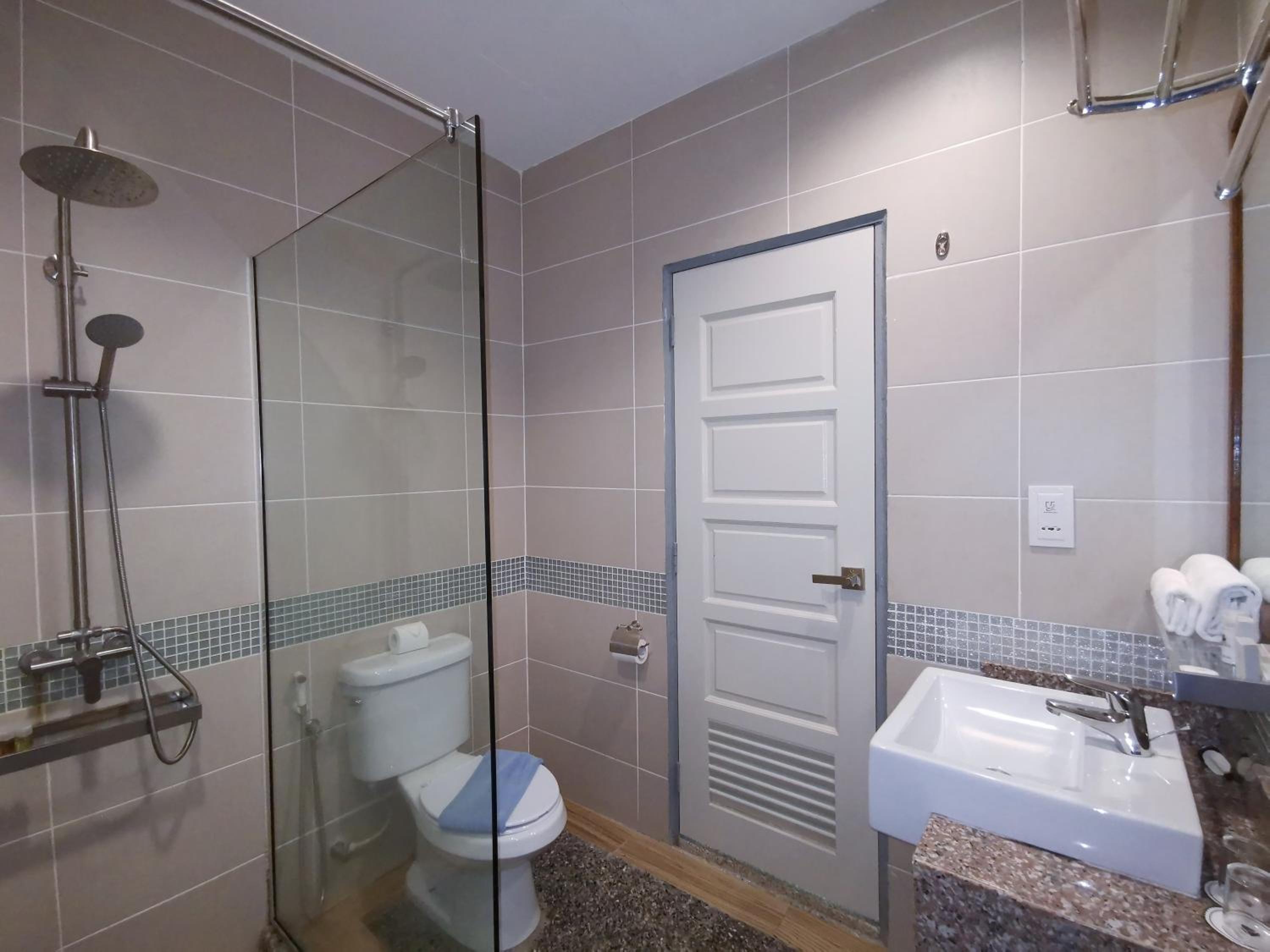 Deluxe King Room with Hill View - Non-Smoking