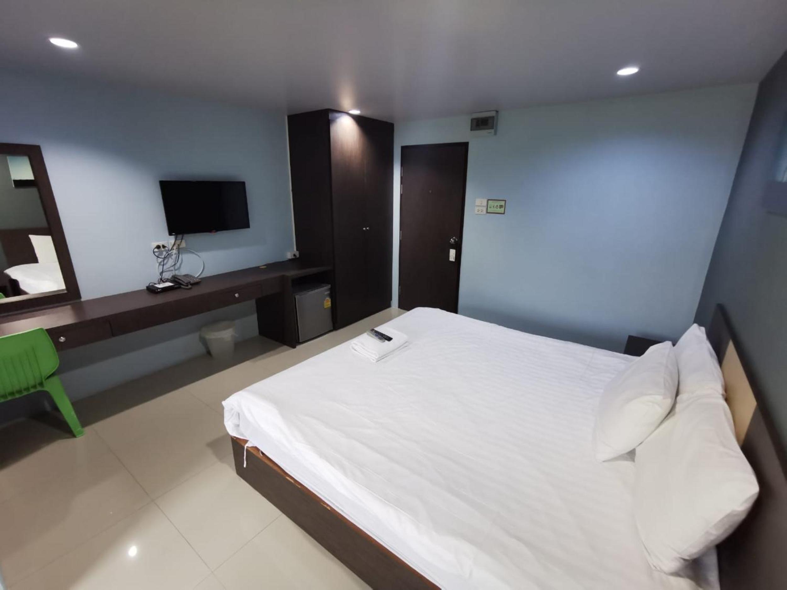 Standard King Room photo 2